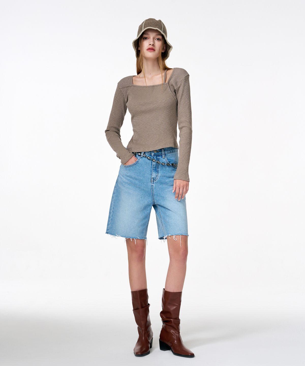 에트몽(ETMON) Square Neck Slit T-Shirt  Ash Brown