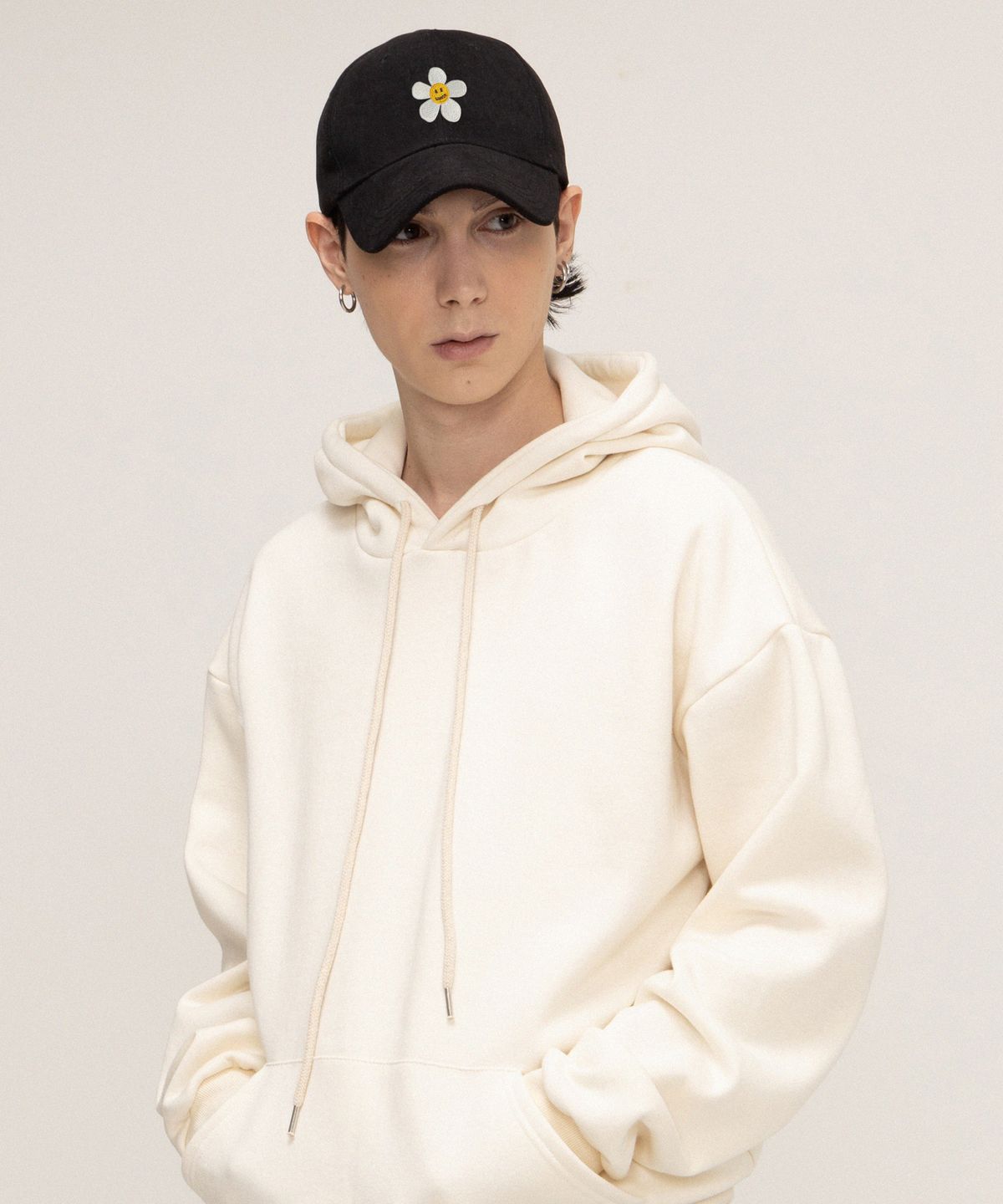 그레이버(GRAVER) [UNISEX]플라워도트 자수 볼캡_블랙