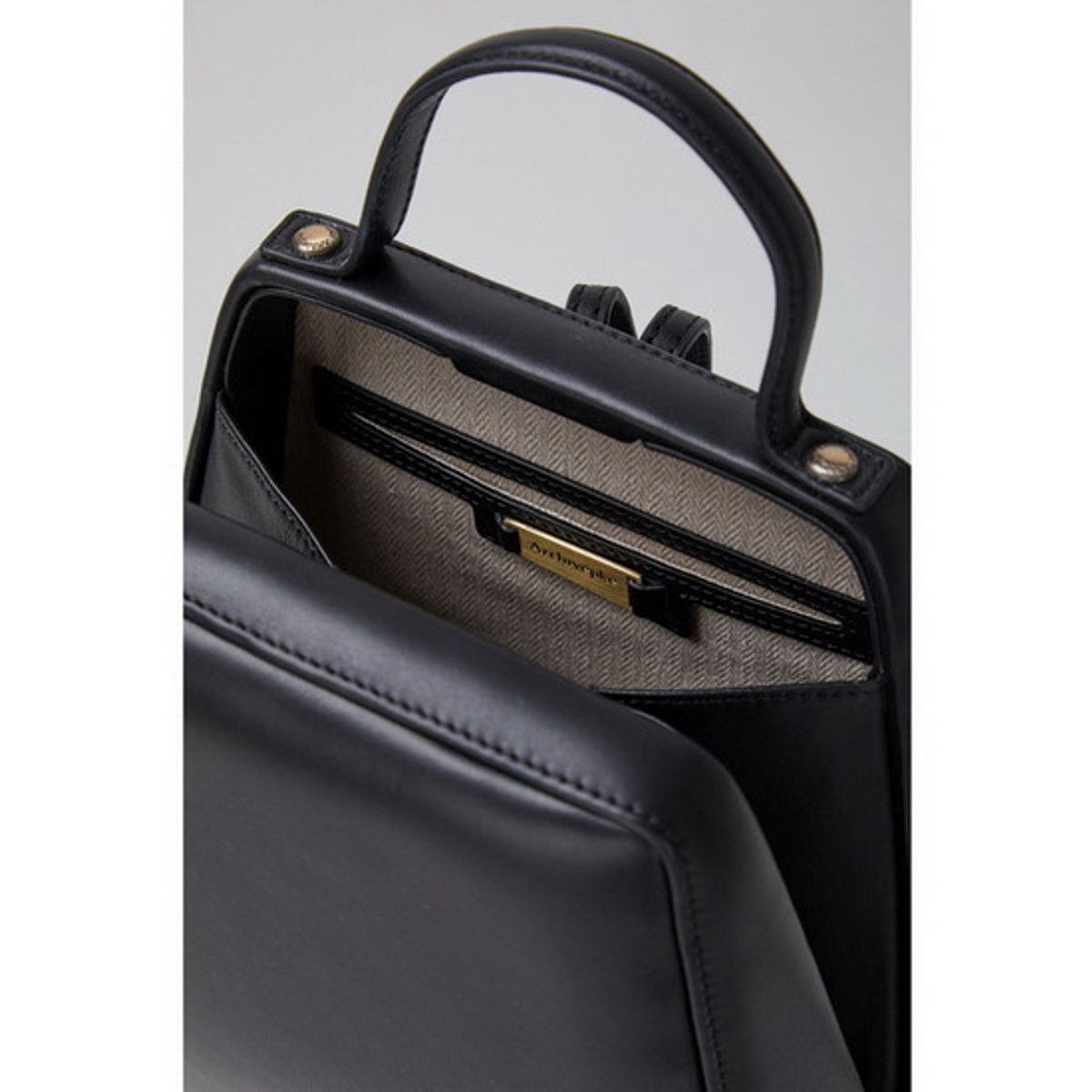 아카이브앱크(ARCHIVEPKE) Shell teen bag(Deep sleep)_OVBAX24004BLK