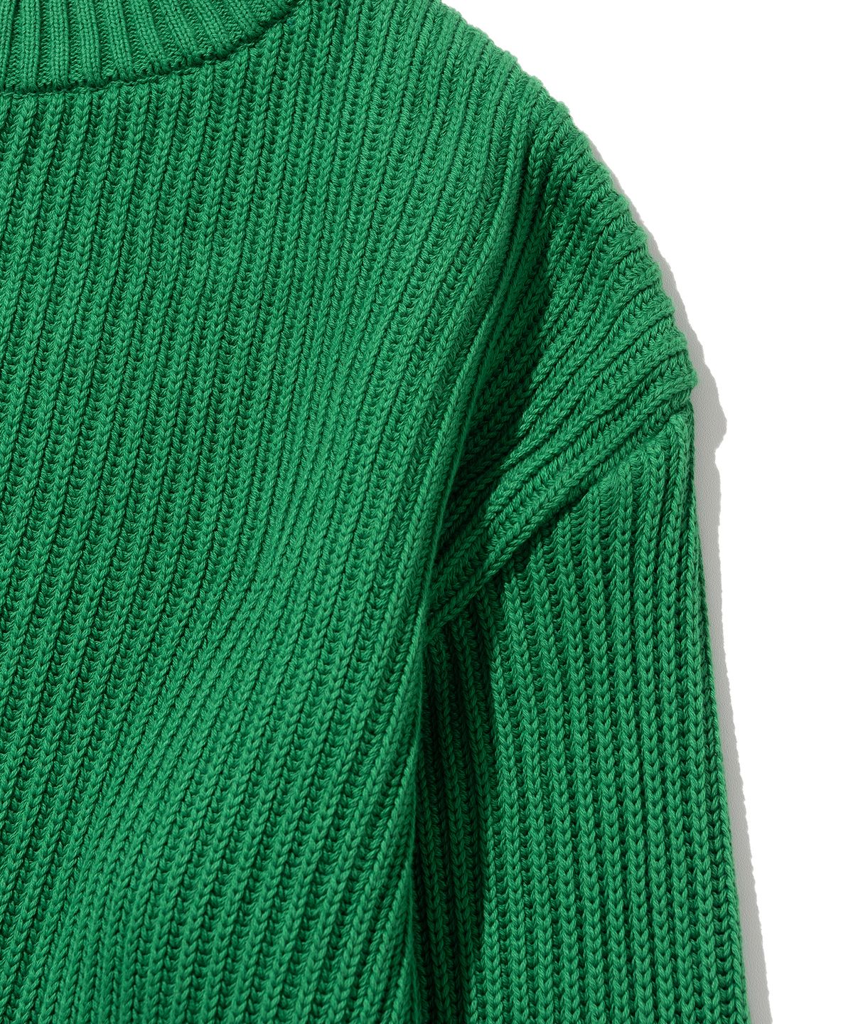 니티드(KNITTED) 코튼 미니멀 라운드 니트 GREEN