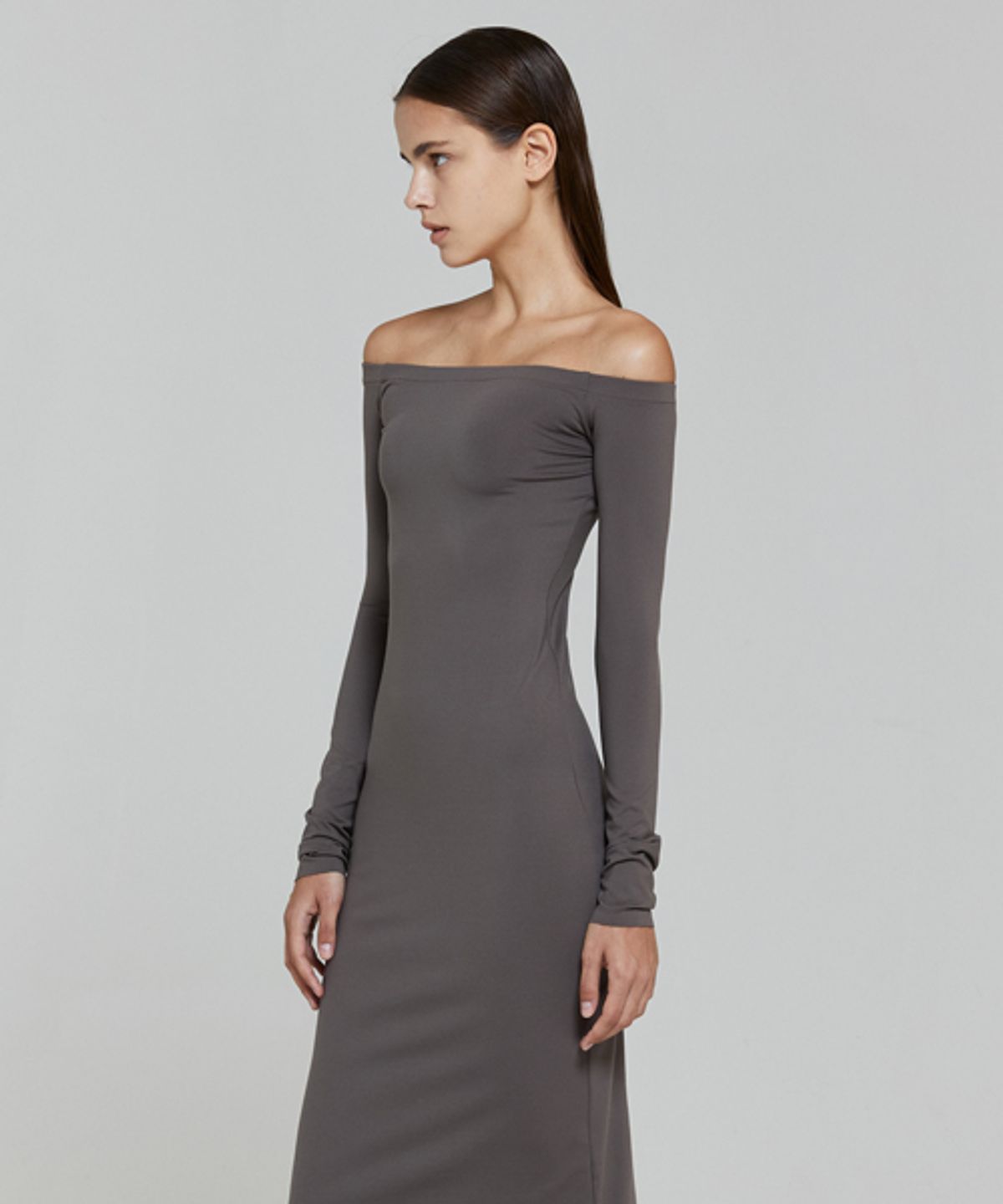 레이디 볼륨(LADY VOLUME) OFF SHOULDER LINE DRESS_KHAKI