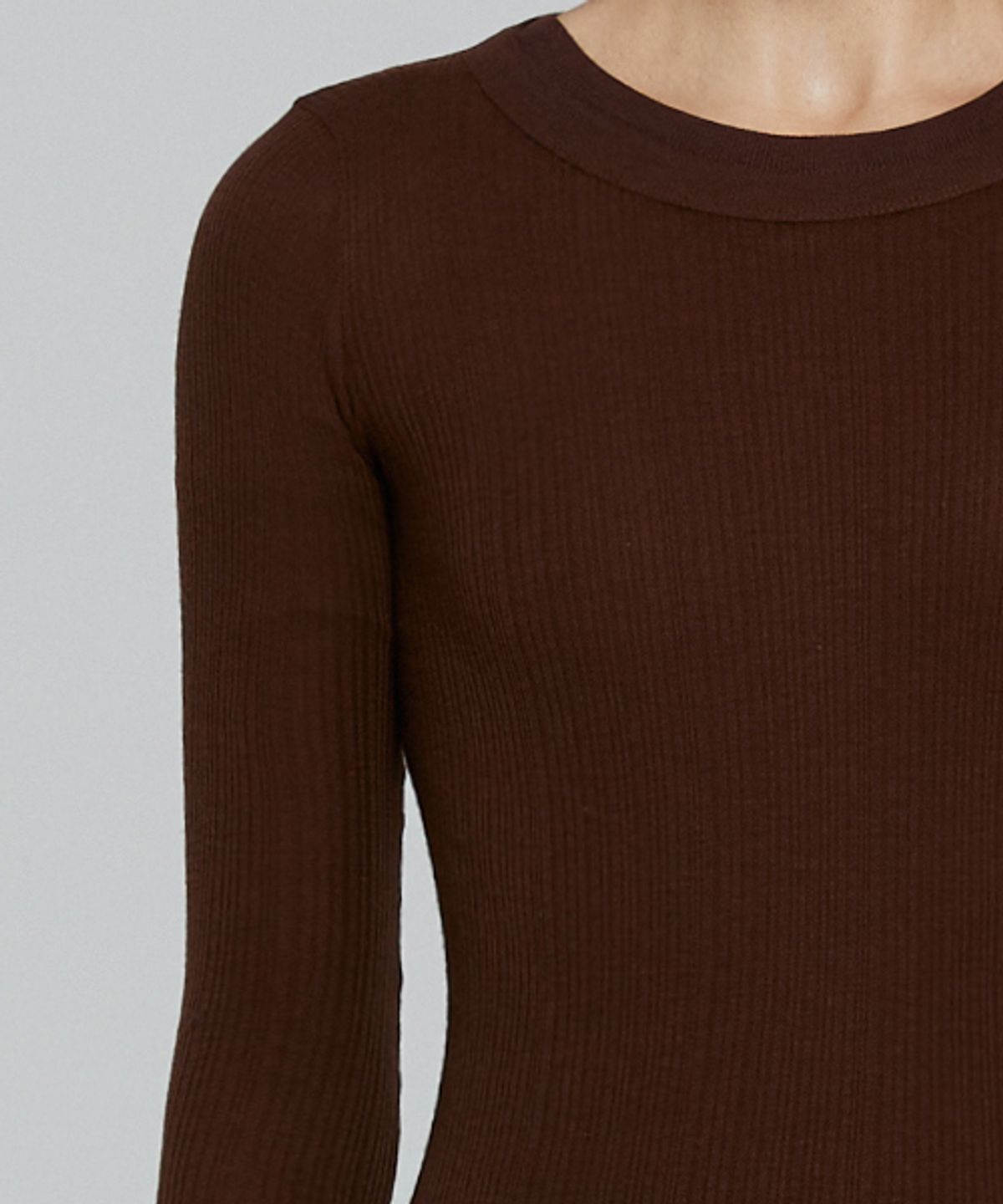 레이디 볼륨(LADY VOLUME) CUTTING LINE SLIM KNIT T-SHIRT_BROWN
