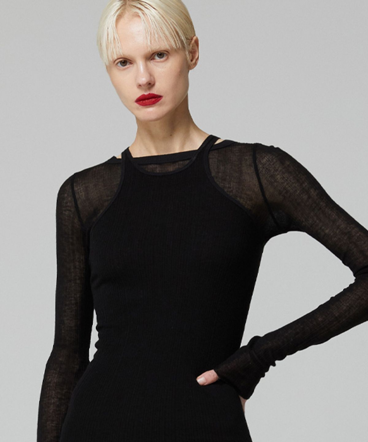 레이디 볼륨(LADY VOLUME) CUTTING LINE SLIM KNIT T-SHIRT_BLACK