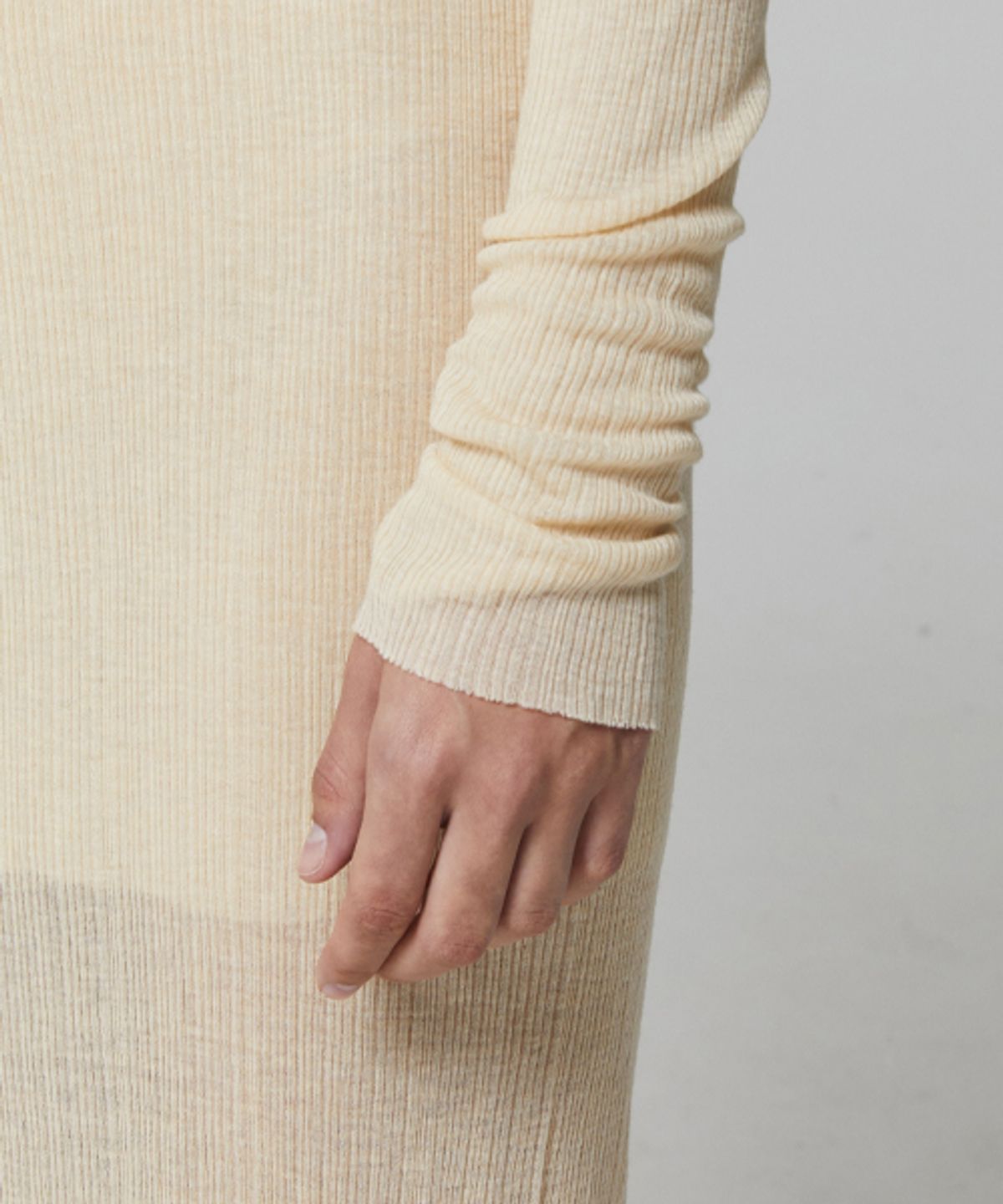 레이디 볼륨(LADY VOLUME) CUTTING LINE SLIM KNIT T-SHIRT_BEIGE