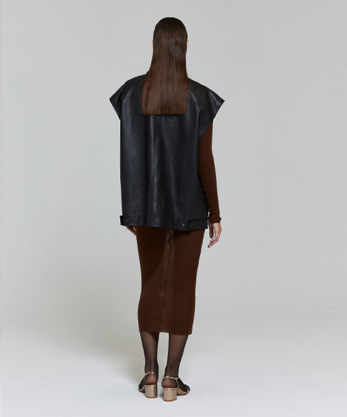 레이디 볼륨(LADY VOLUME) CUTTING LINE SLIM KNIT DRESS_BROWN