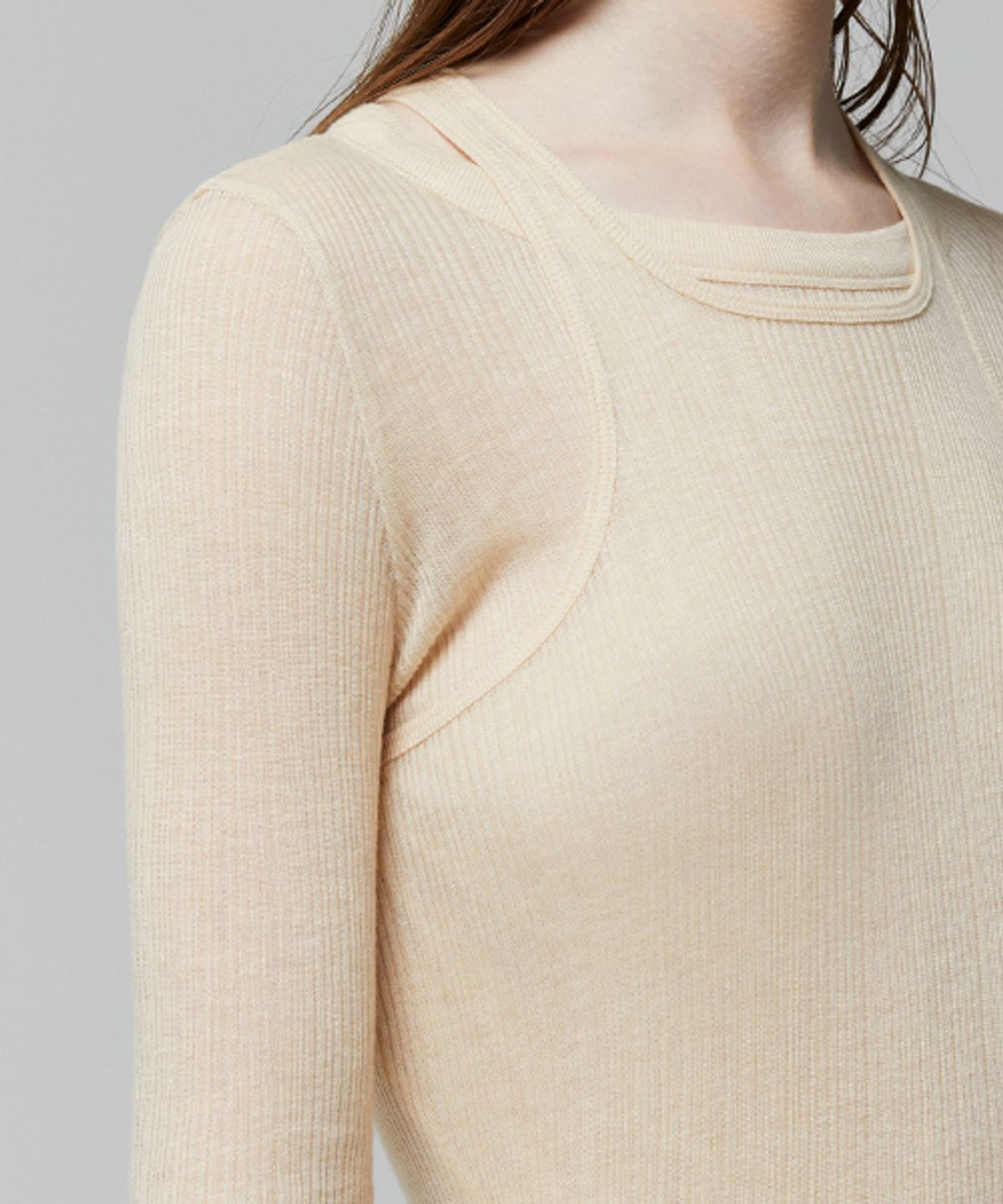 레이디 볼륨(LADY VOLUME) CUTTING HALTER SLIM KNIT DRESS_BEIGE