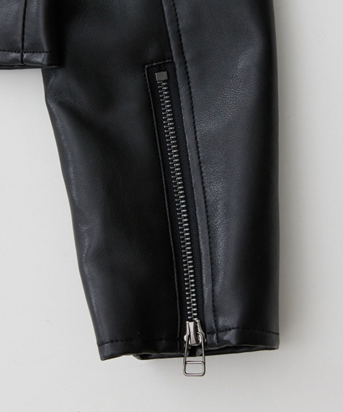 레이디 볼륨(LADY VOLUME) 9073 VEGAN LETHER JUMPER_BLACK