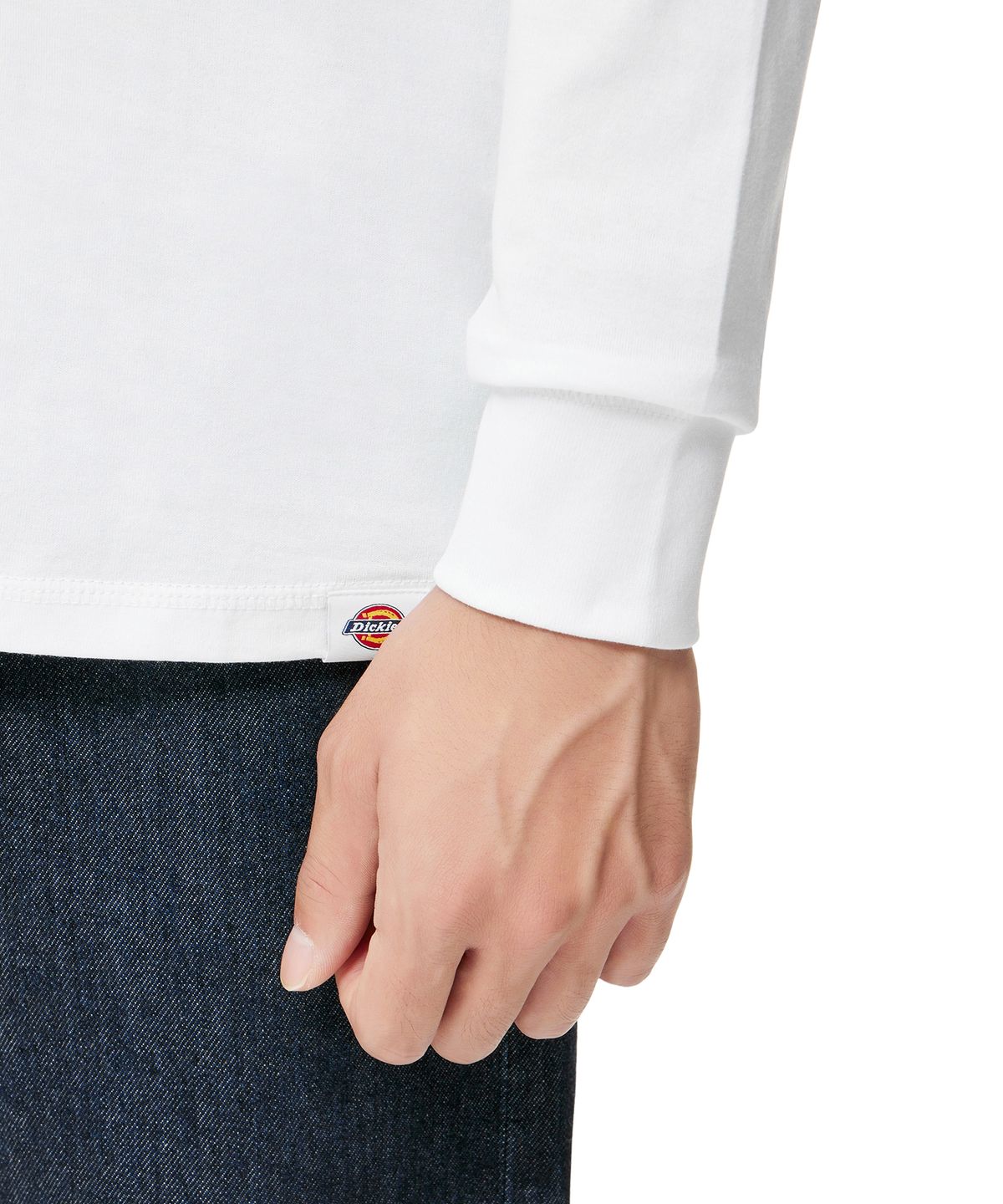 디키즈(DICKIES) 레귤러핏 스몰 자수 로고 롱 슬리브 티셔츠 - 화이트