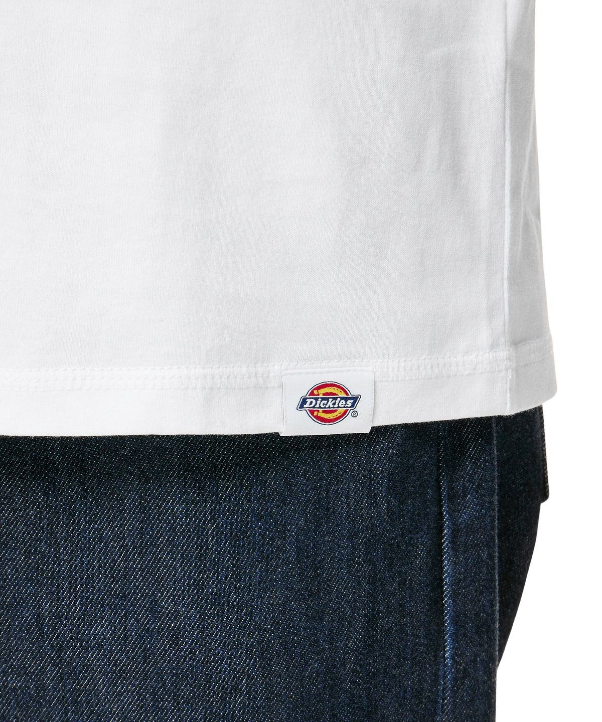 디키즈(DICKIES) 레귤러핏 스몰 자수 로고 롱 슬리브 티셔츠 - 화이트
