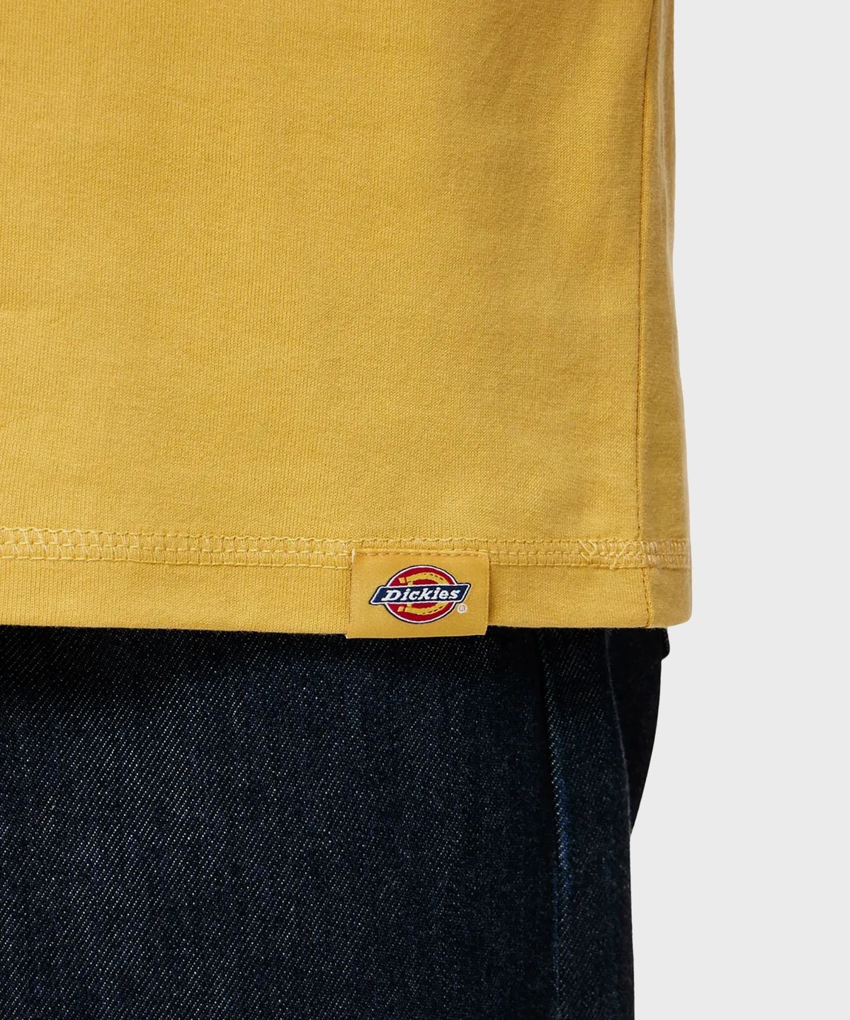 디키즈(DICKIES) 레귤러핏 스몰 자수 로고 롱슬리브 티셔츠 Honey Gold