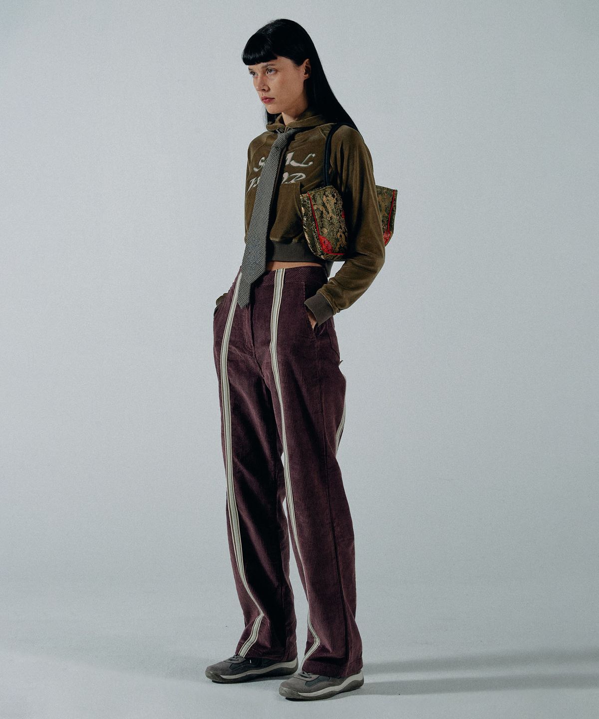 스컬프터(SCULPTOR) Velour Applique Crop Hoodie Sage