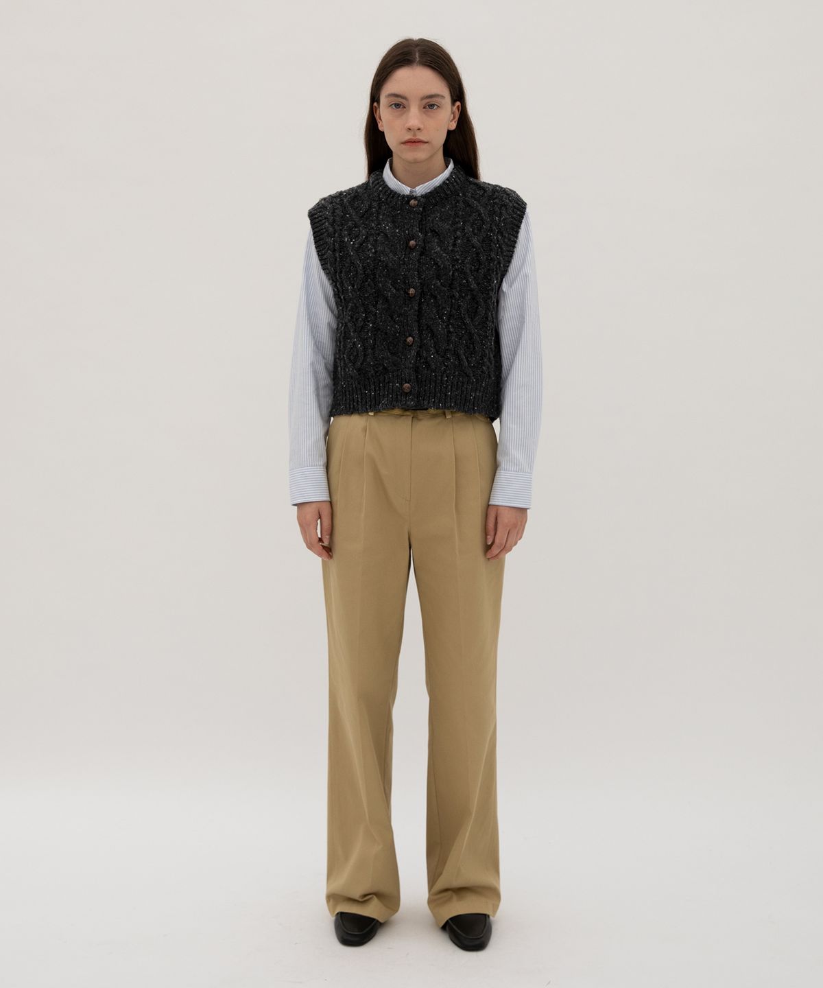 르바(LEVAR) Fisherman Cable Knit Vest - Stone grey