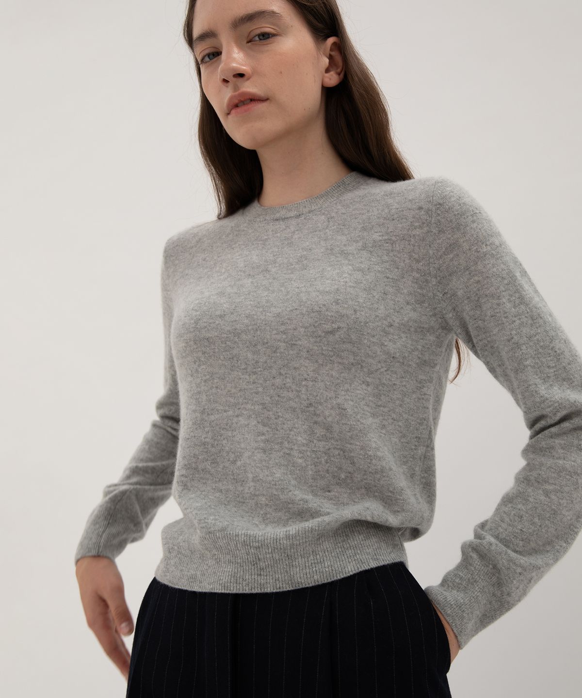 르바(LEVAR) Essential Wool Round Knit - Melange grey