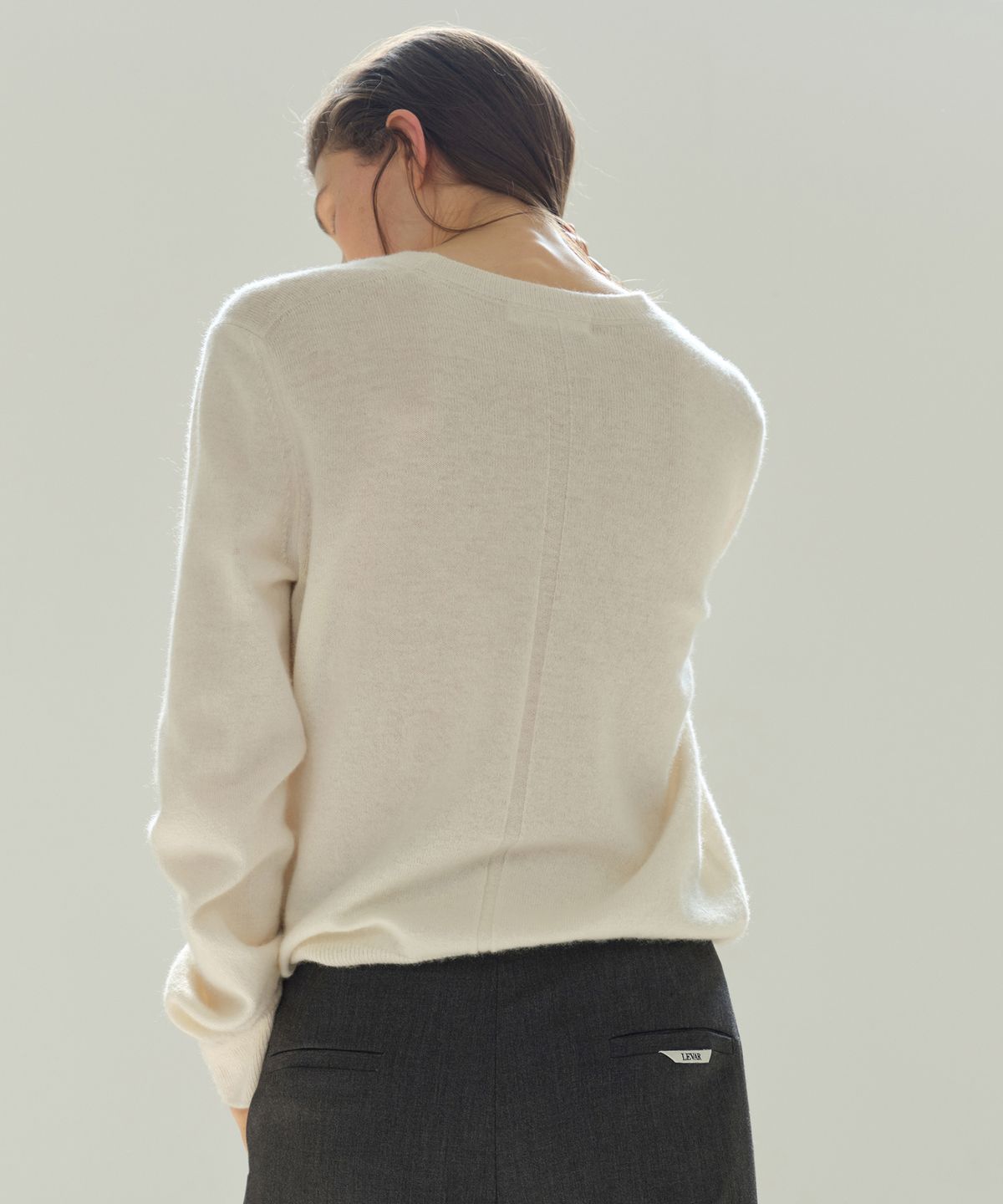 르바(LEVAR) Essential Wool Round Knit - Ivory