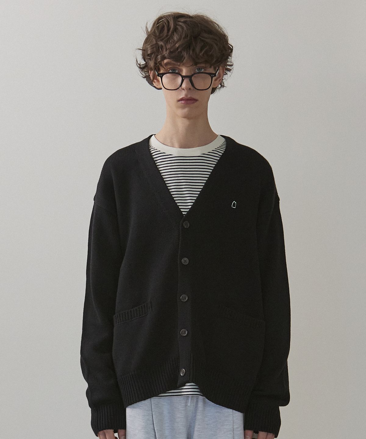 꼬모니노즈(COMONINOZ) V-NECK BASIC KNIT CARDIGAN [BLACK]
