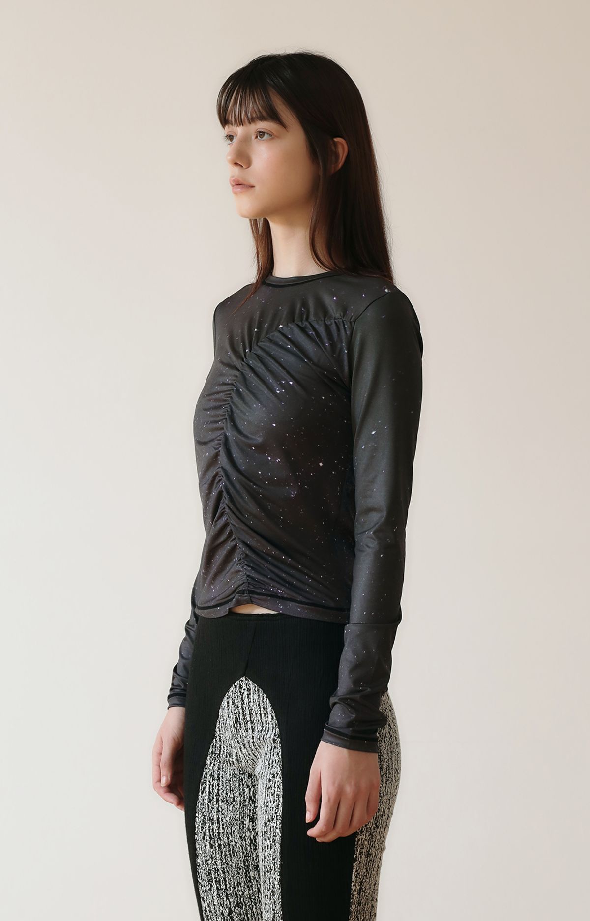 페노메논시퍼(PHENOMENON SEEPER) PRINT LONG SLEEVE SHIRRING T-SHIRT_[STAR]