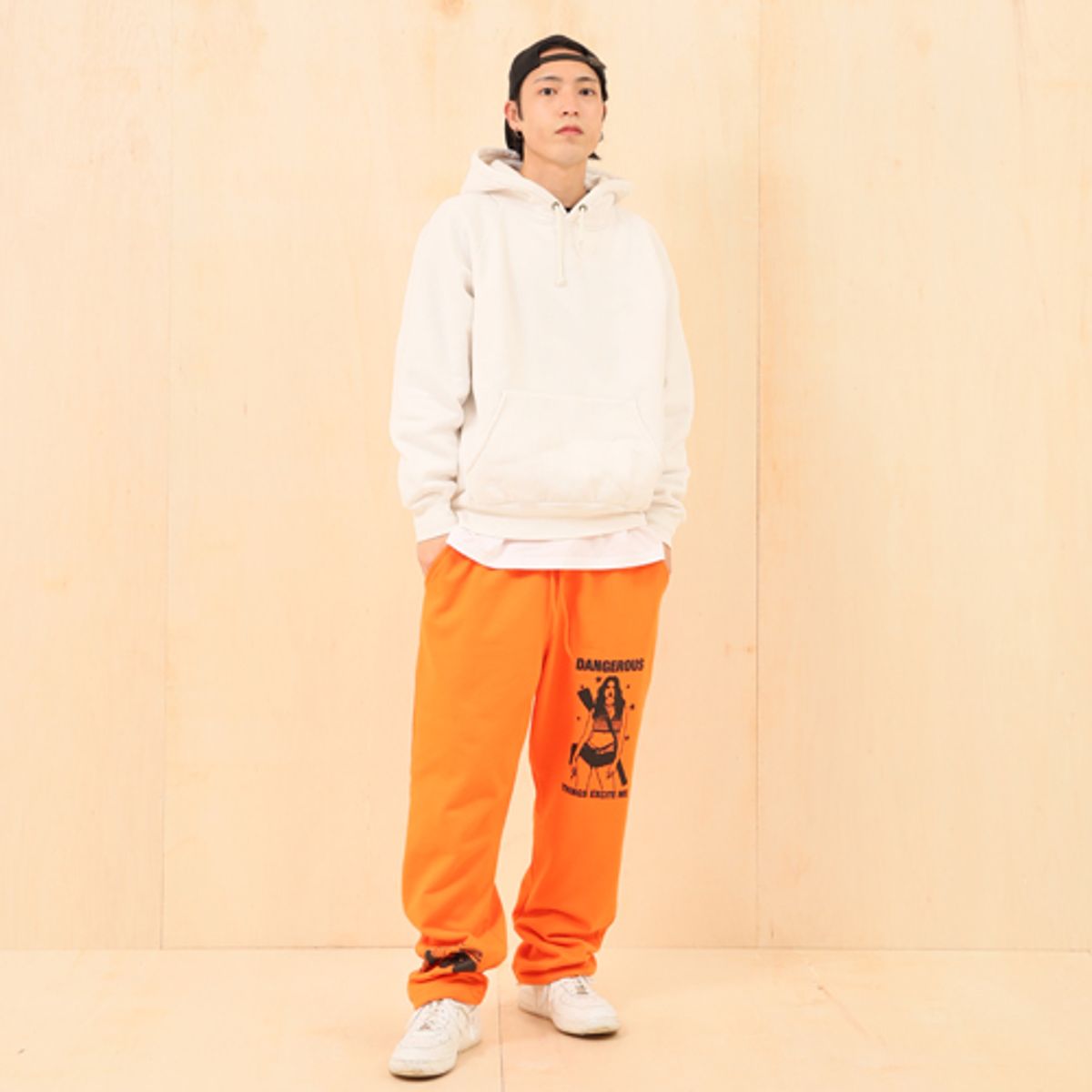 크루치(KRUCHI) DANGEROUS SWEAT PANTS (ORANGE)