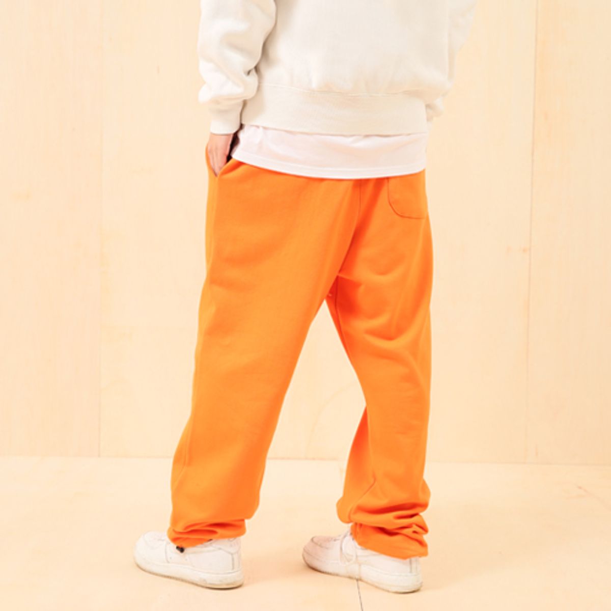 크루치(KRUCHI) DANGEROUS SWEAT PANTS (ORANGE)