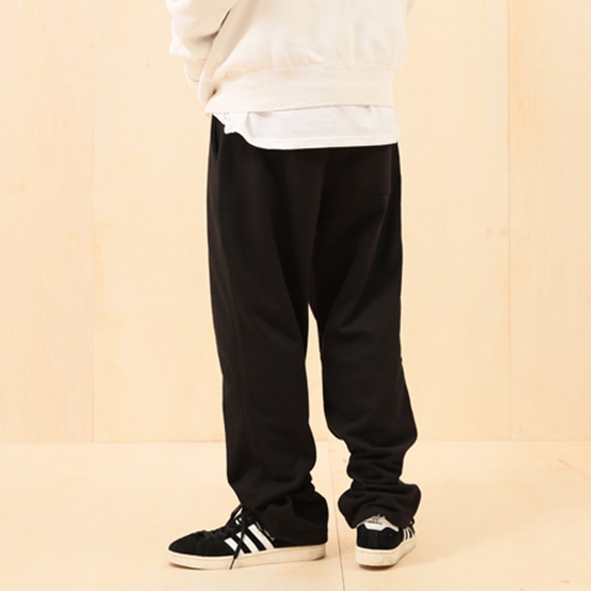 크루치(KRUCHI) DANGEROUS SWEAT PANTS (BLACK)