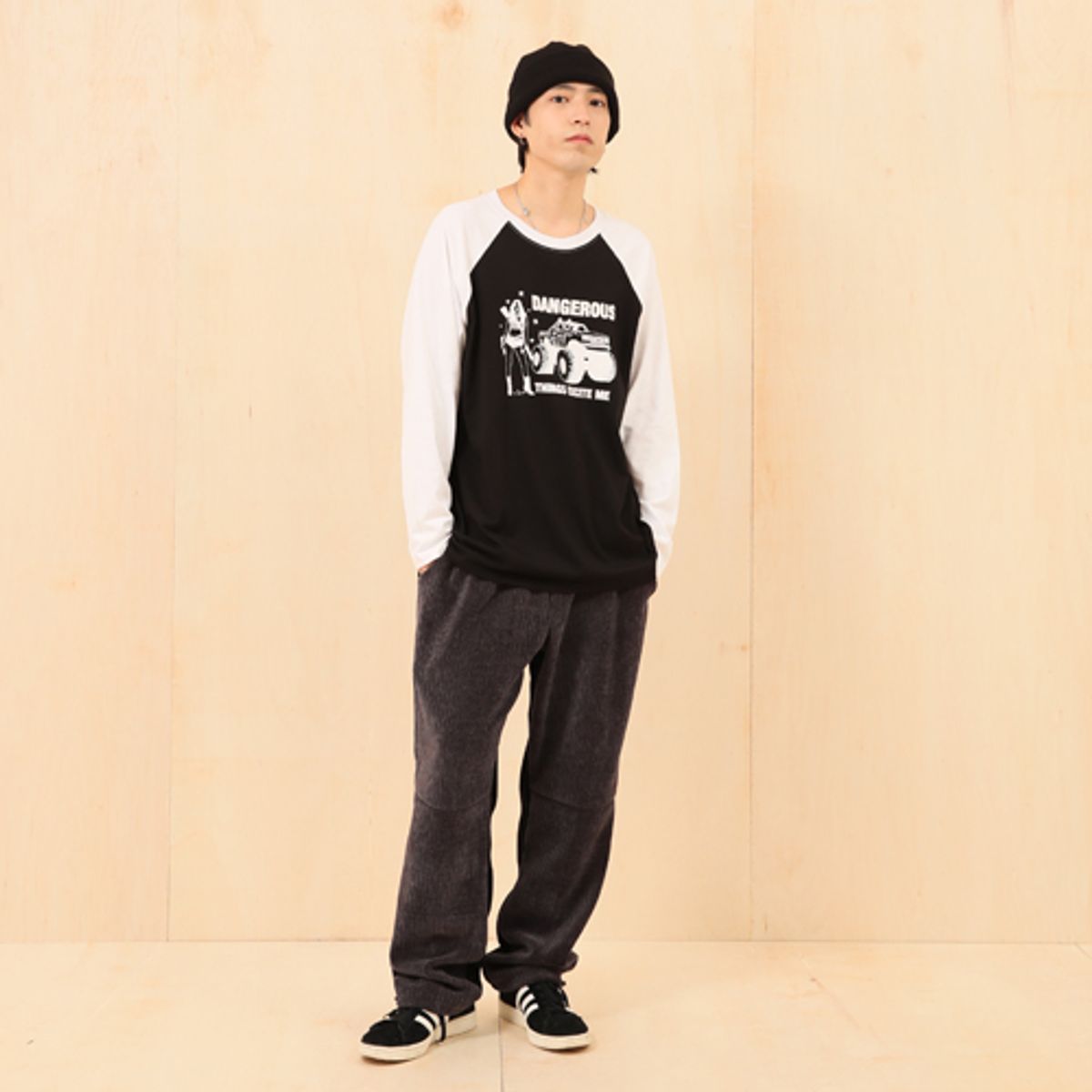 크루치(KRUCHI) DANGEROUS Raglan long-sleeved T-Shirt (BLACK) MENS