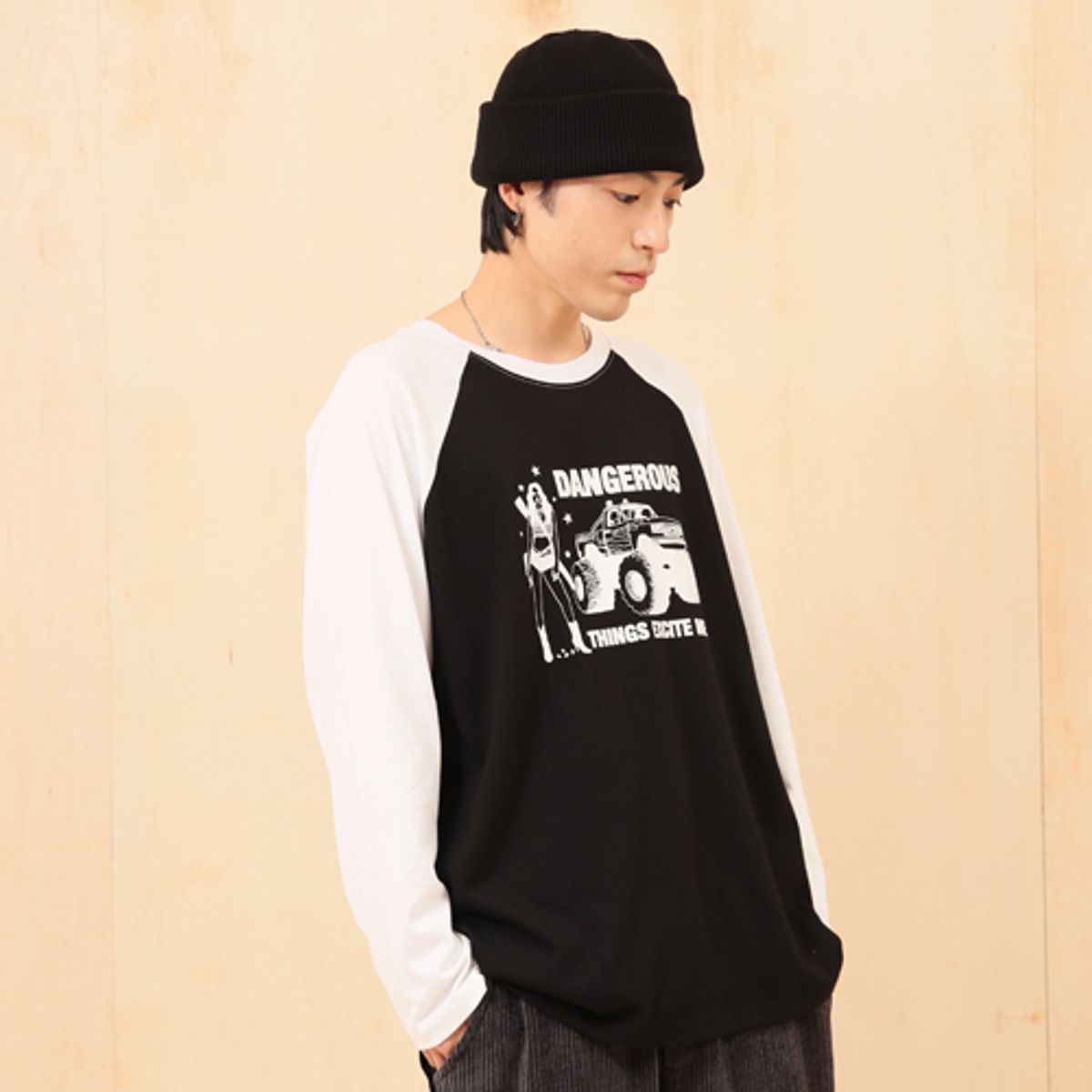 크루치(KRUCHI) DANGEROUS Raglan long-sleeved T-Shirt (BLACK) MENS