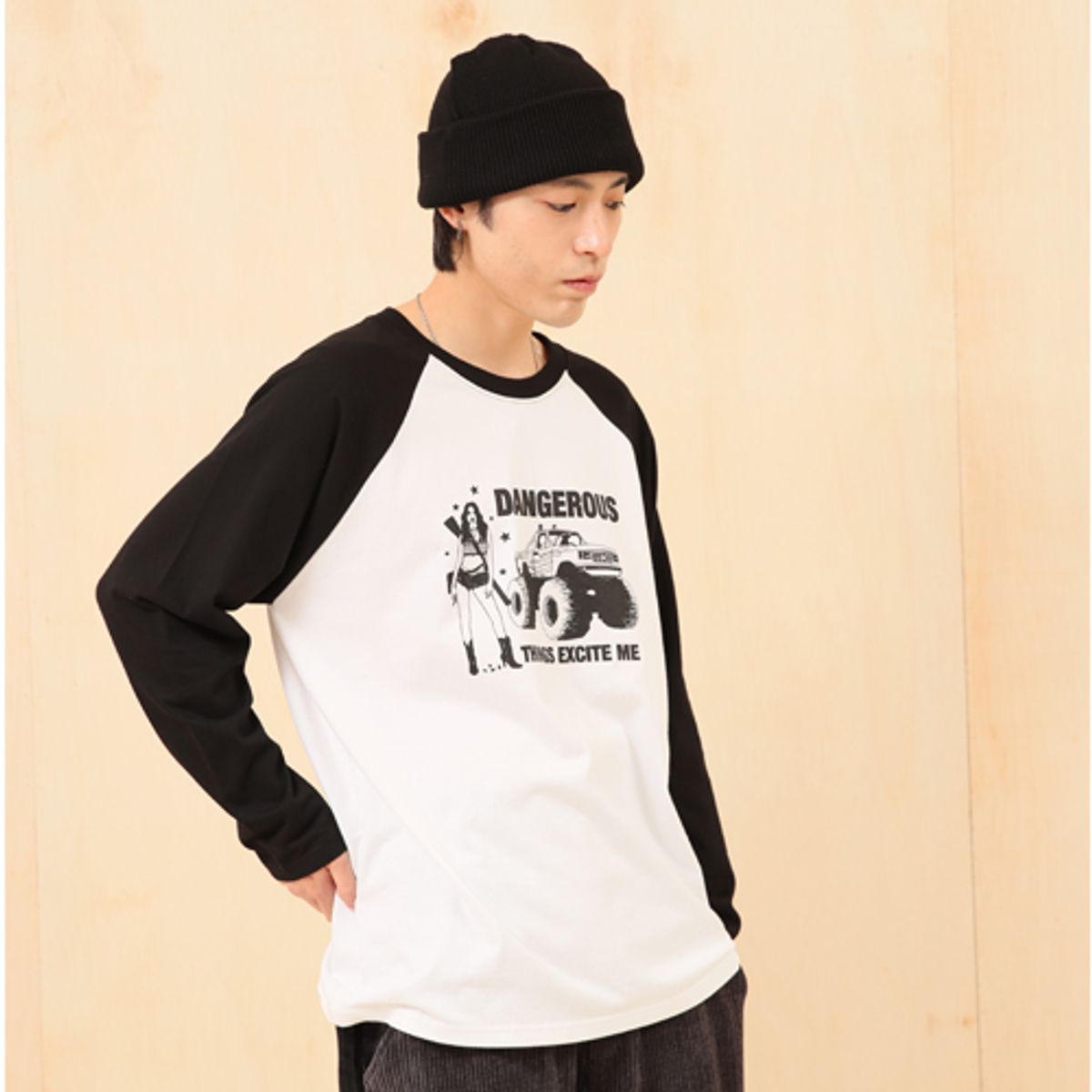 크루치(KRUCHI) DANGEROUS Raglan long-sleeved T-Shirt (WHITE) MENS