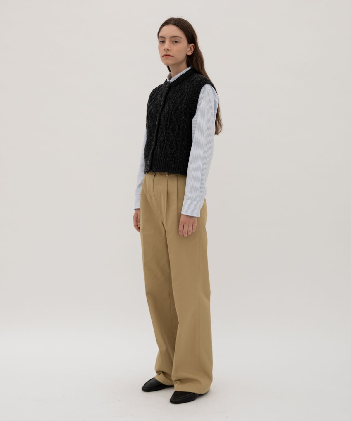 르바(LEVAR) Relaxed Cotton Pants - Beige