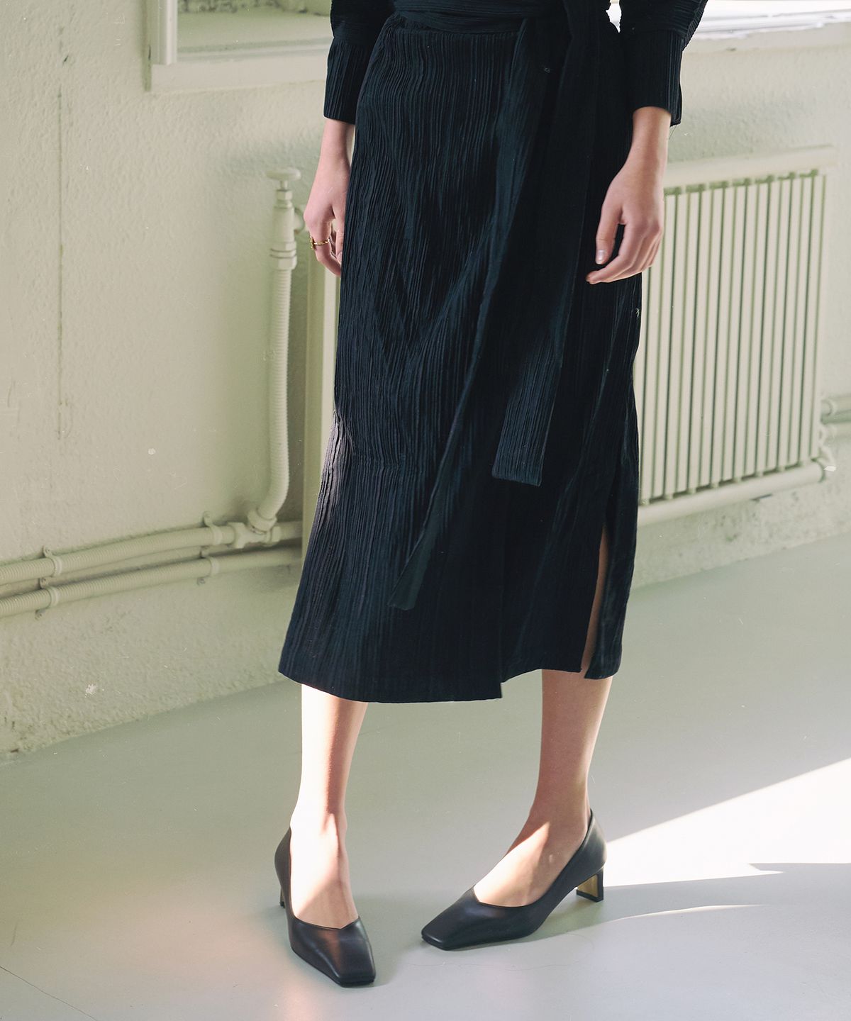 무드나잇(MOODNIGHT) KATE square V cut pump - 2color 5cm 스퀘어 V컷 미들 펌프스