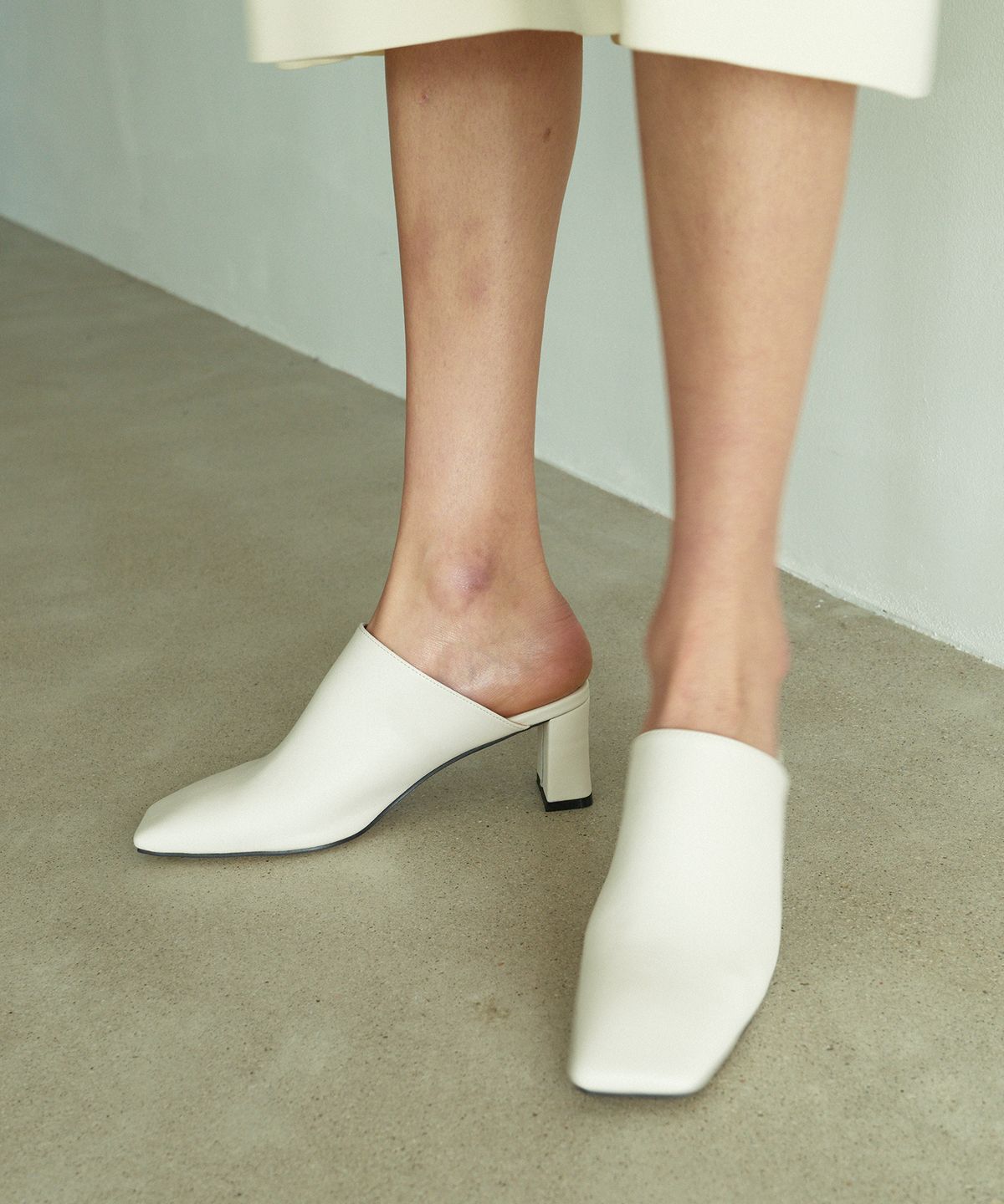 무드나잇(MOODNIGHT) DORIN unique shape mule - 3color 6cm 유니크 사선 샌딩 뮬