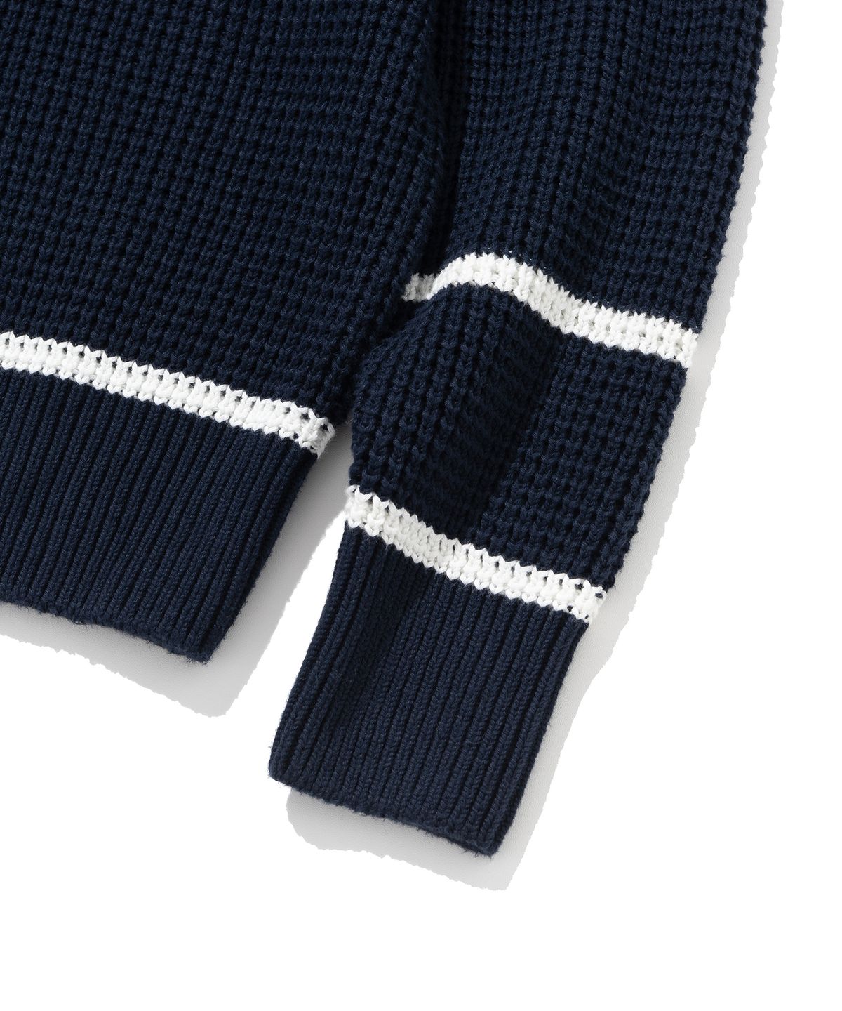 니티드(KNITTED) 소프트코튼 헤비 와플 하프 집업 니트 NAVY/IVORY