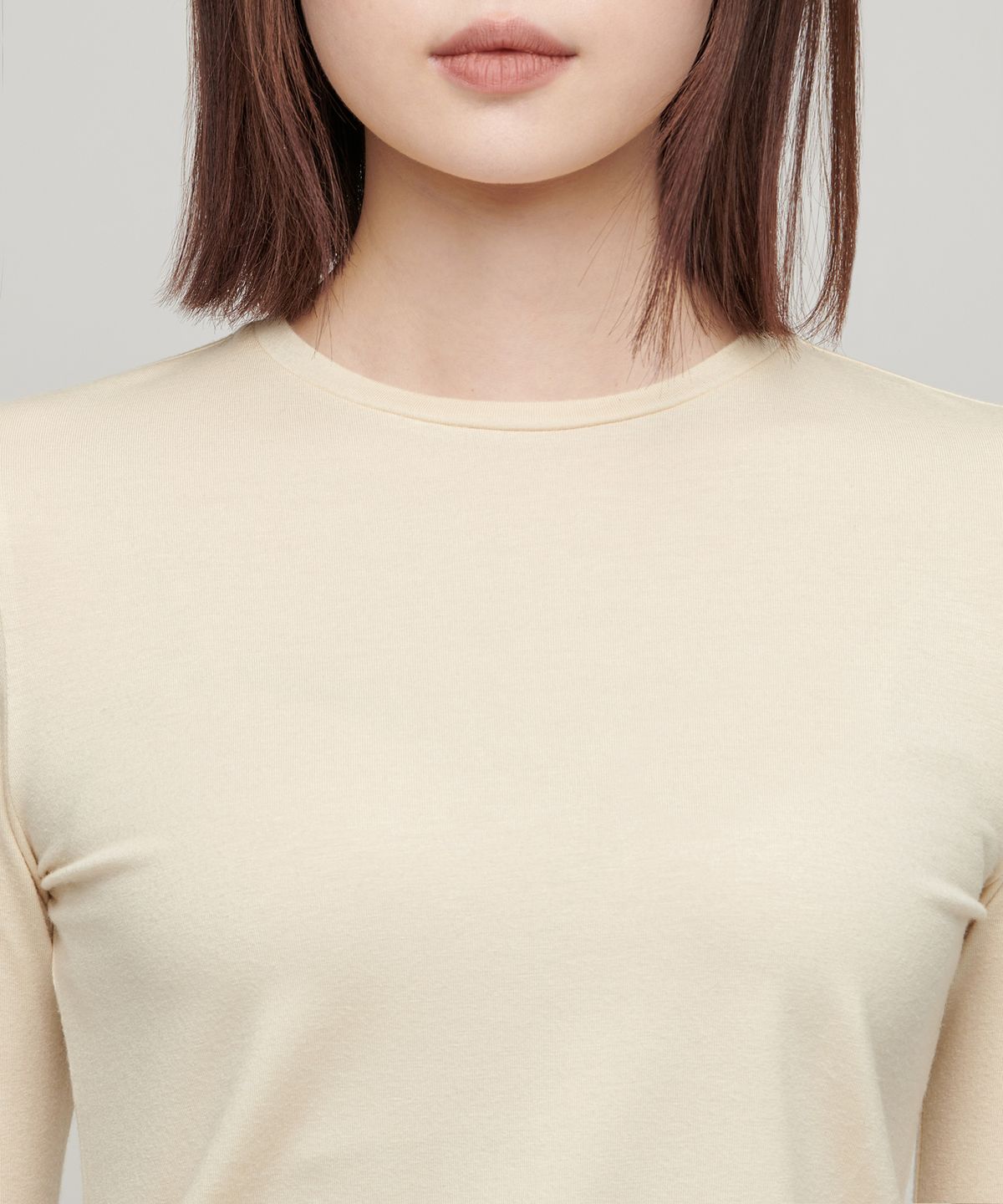 무신사 스탠다드 우먼(MUSINSA STANDARD WOMAN) 우먼즈 핑거 홀 크루 넥 긴소매 티셔츠 [버터 크림]