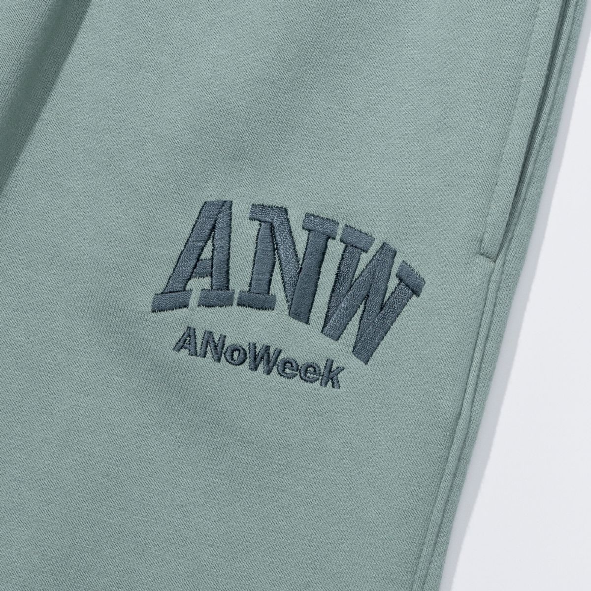 아노윅(ANOWEEK) ANW EMBROIDERY SWEAT PANTS