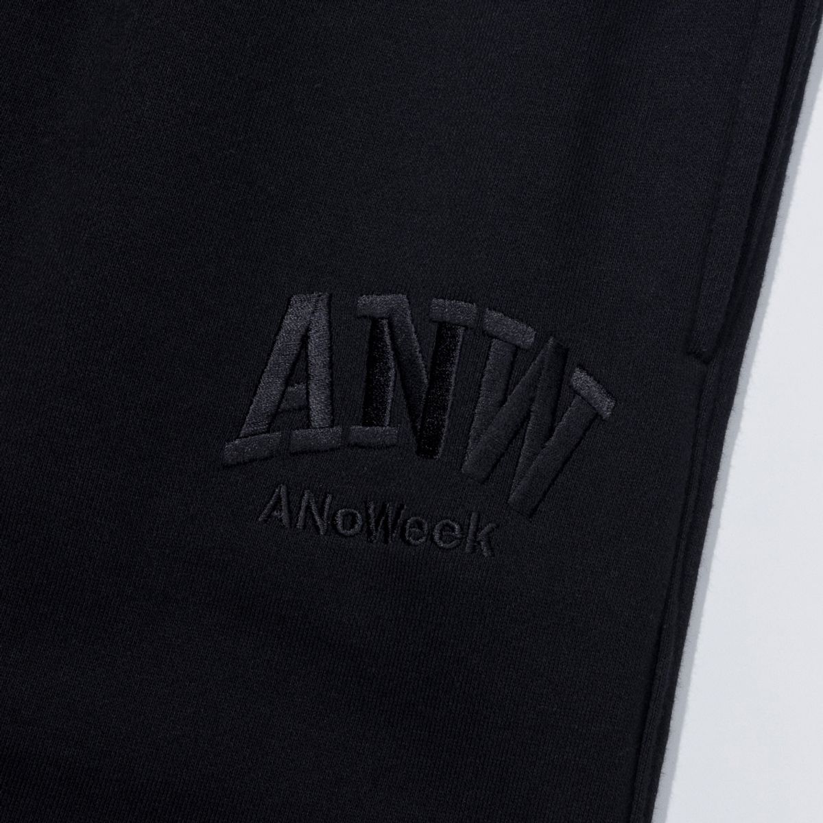 아노윅(ANOWEEK) ANW EMBROIDERY SWEAT PANTS