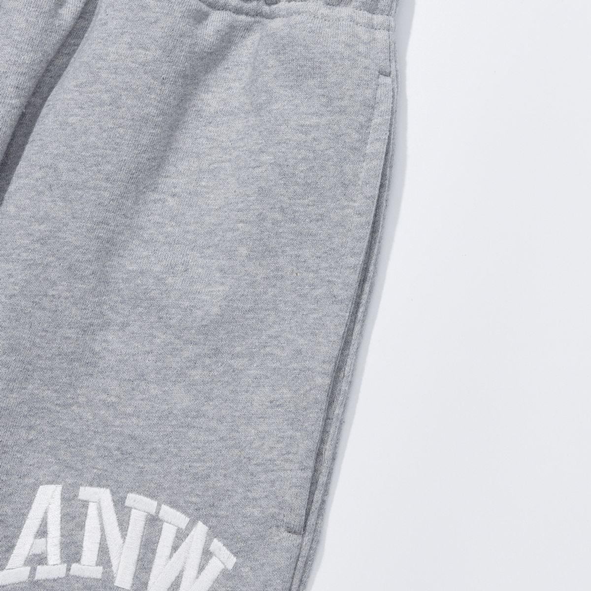 아노윅(ANOWEEK) ANW EMBROIDERY SWEAT PANTS