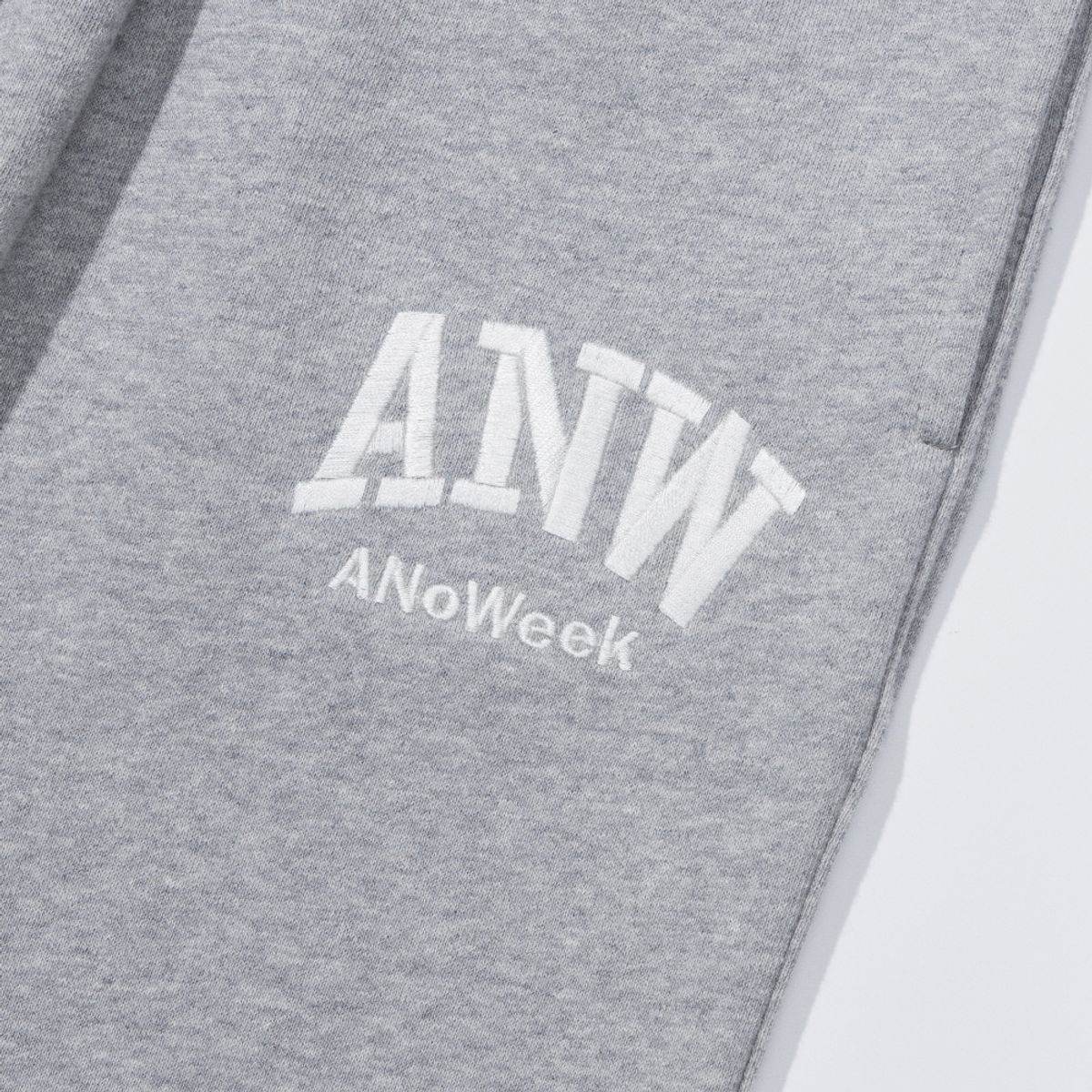 아노윅(ANOWEEK) ANW EMBROIDERY SWEAT PANTS