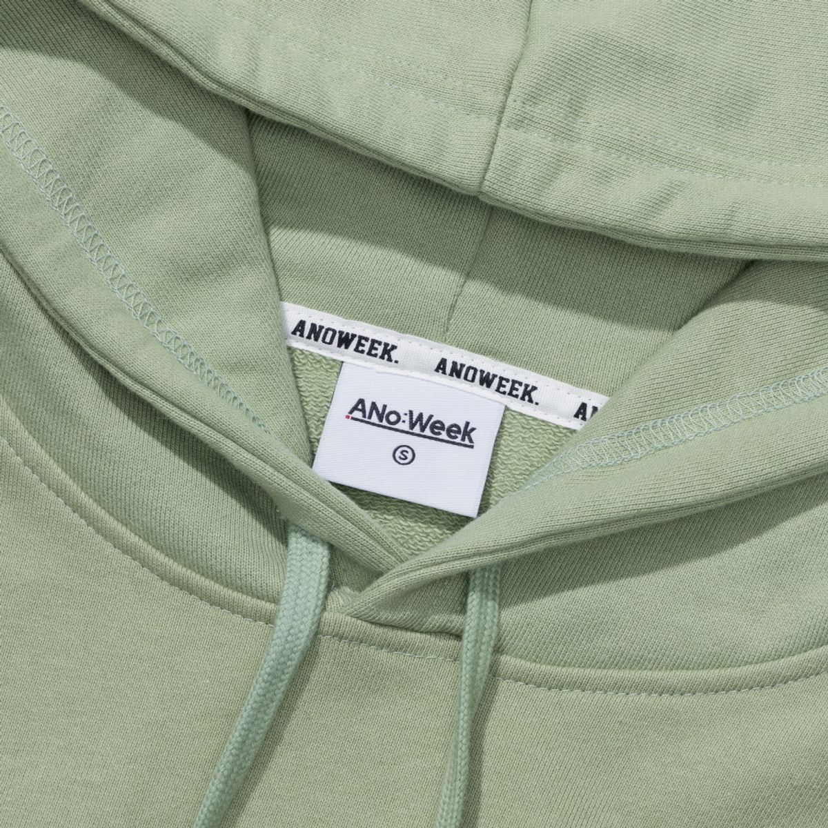 아노윅(ANOWEEK) ANW EMBROIDERY CROPPED HOODIE