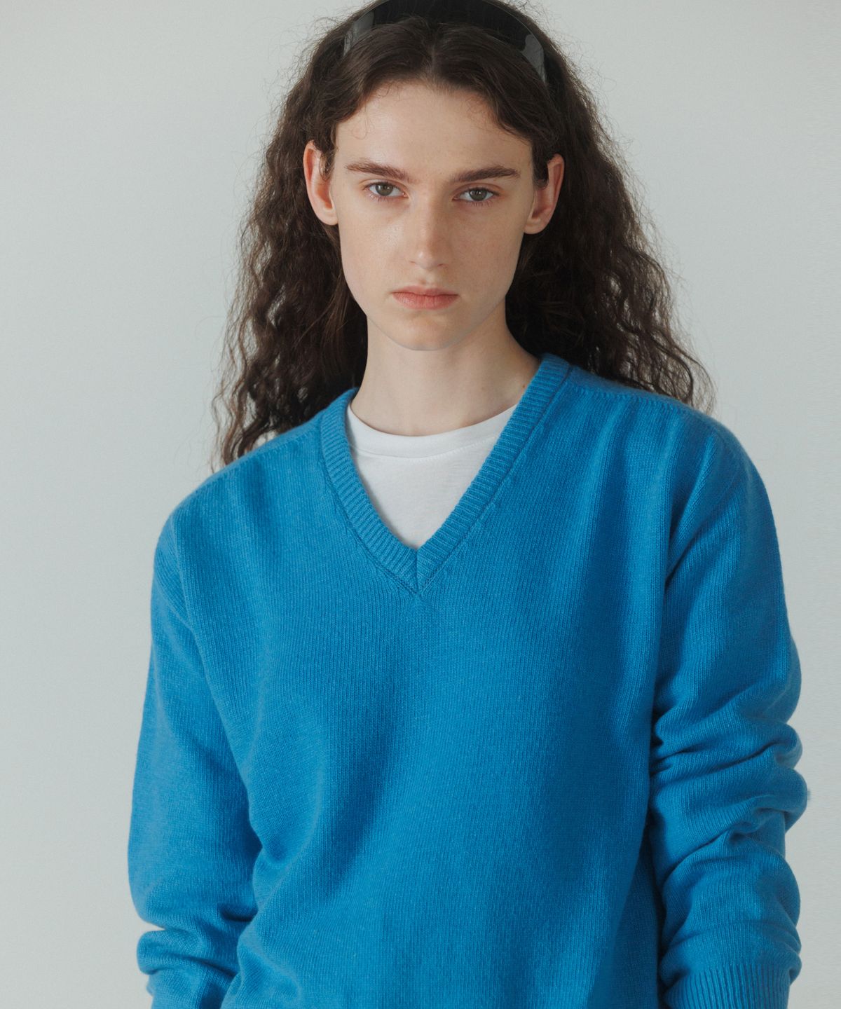 유라고(URAGO) Vanilla V-neck knit
