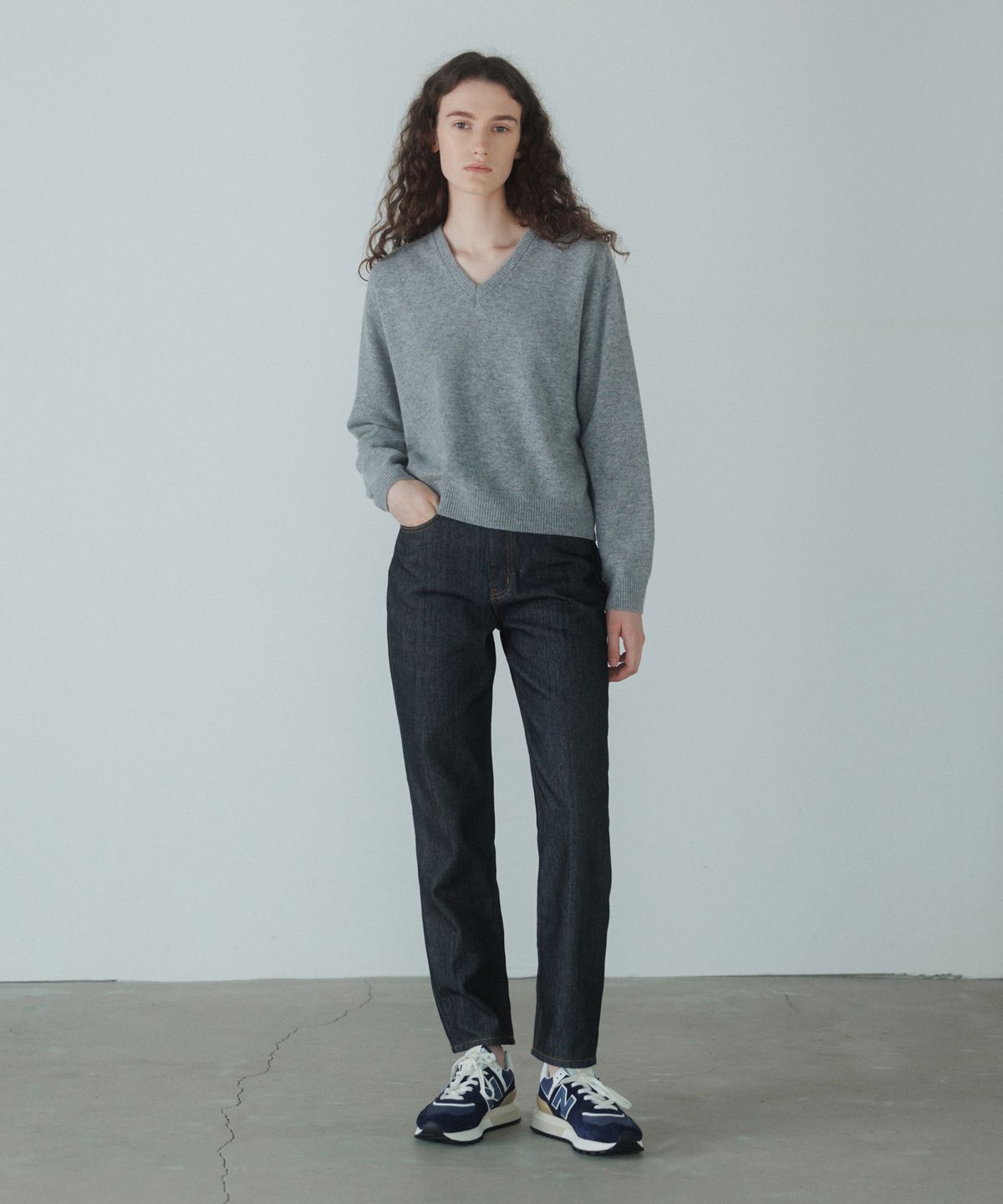 유라고(URAGO) Vanilla V-neck knit