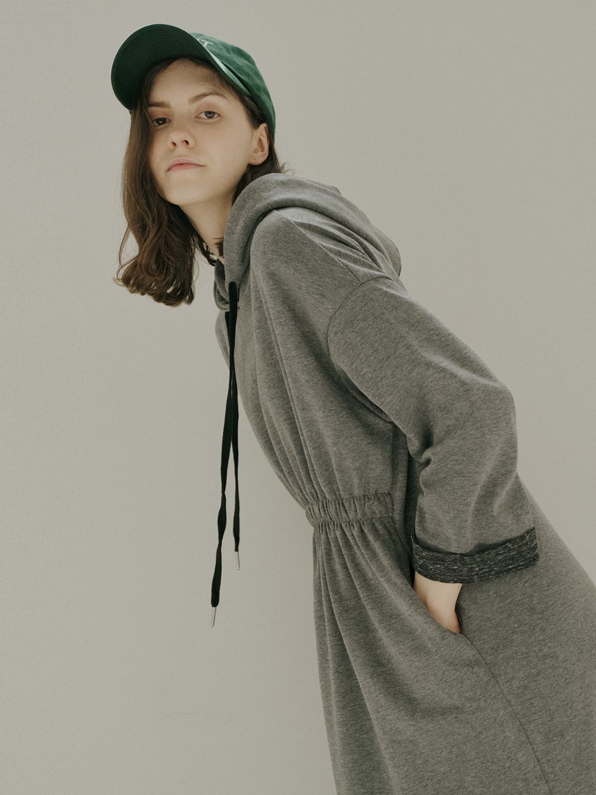 아방(AVANT-G) Waistband Hood Long Dress - D/GREY