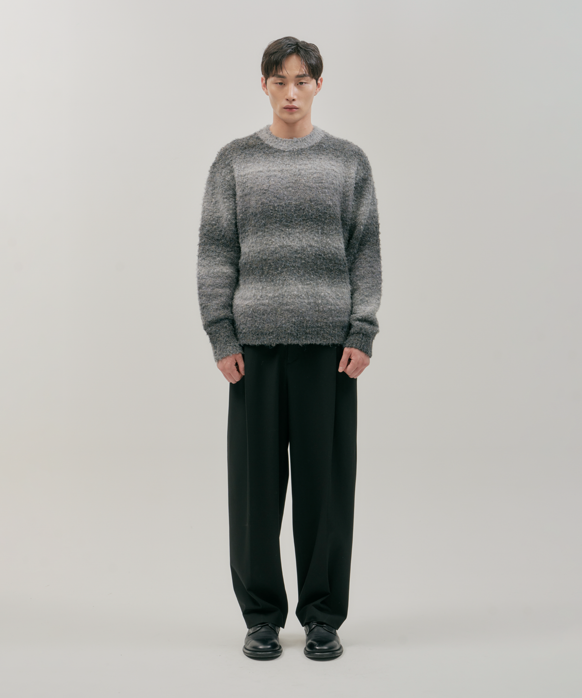 넌블랭크(NONBLANK) 그라데이션 라운드 니트_BLACK