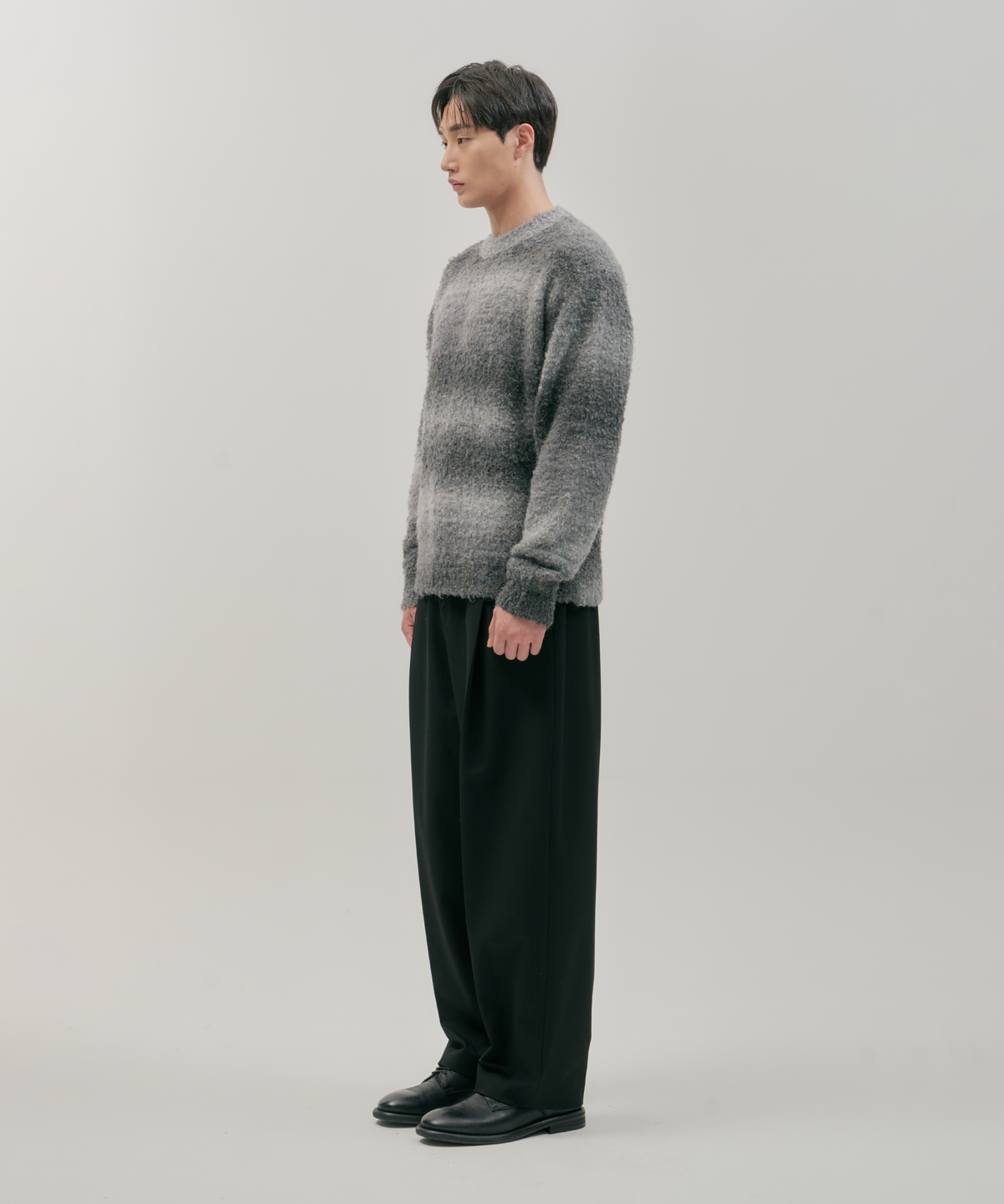 넌블랭크(NONBLANK) 그라데이션 라운드 니트_BLACK