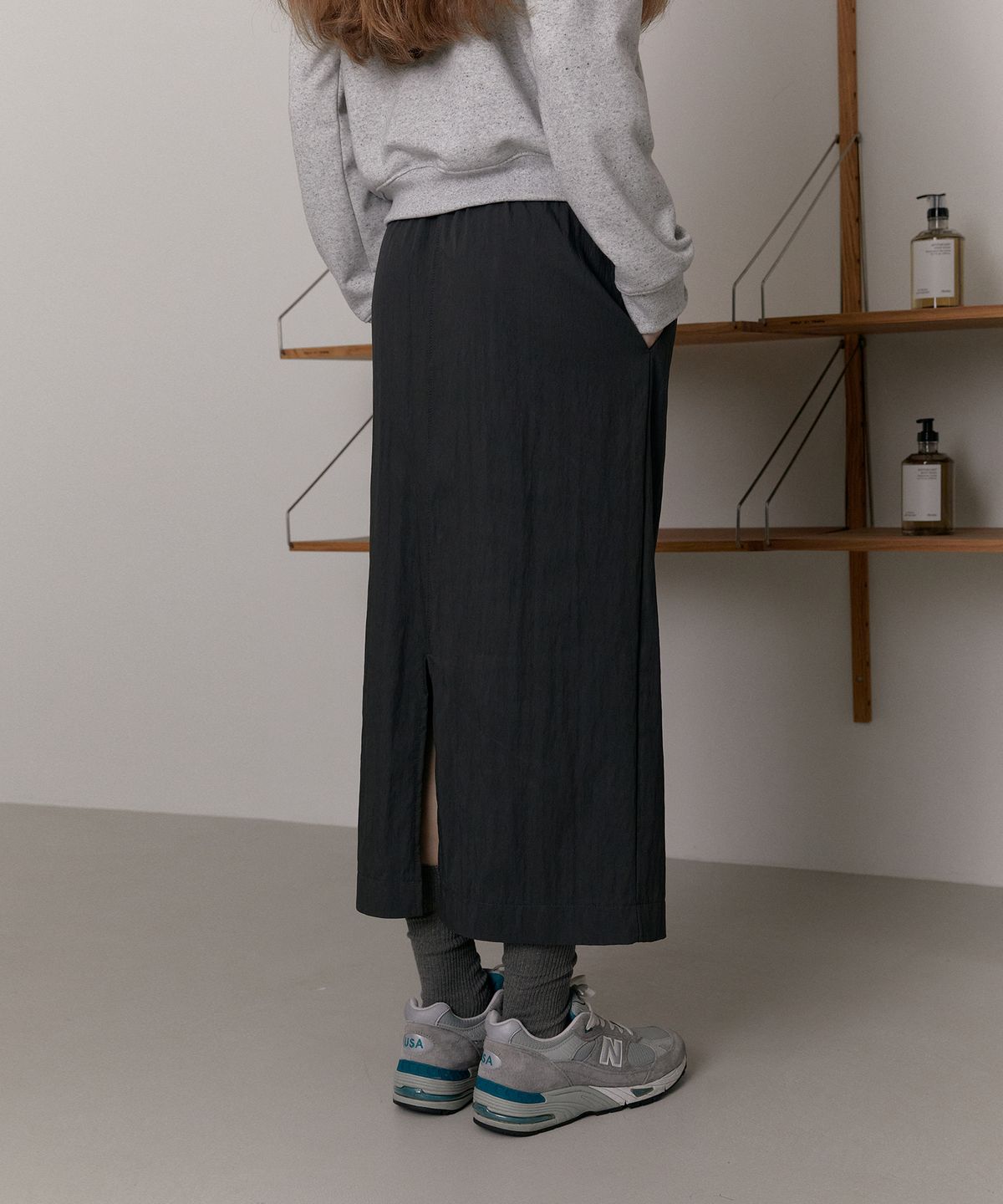 38컴온커먼(38COMEONCOMMON) Nylon Banding Skirt (Charcoal)