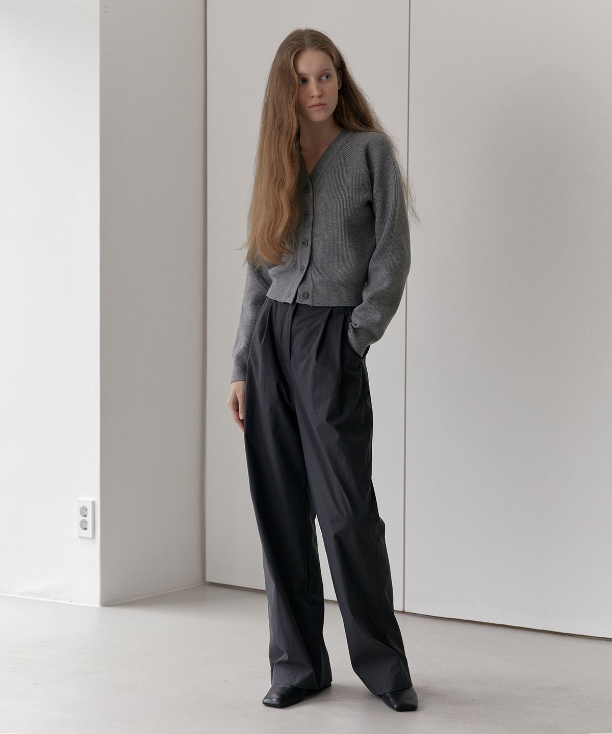 38컴온커먼(38COMEONCOMMON) V-Neck Ribbed Cardigan (Melange Gray)