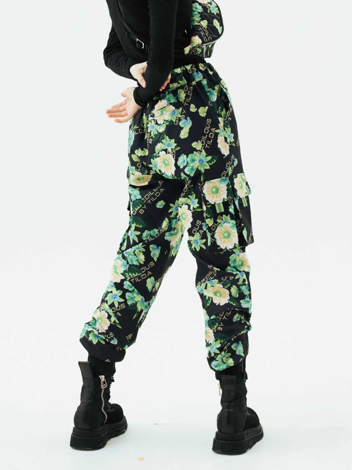 그리디어스(GREEDILOUS) Floral Print Cargo Pants