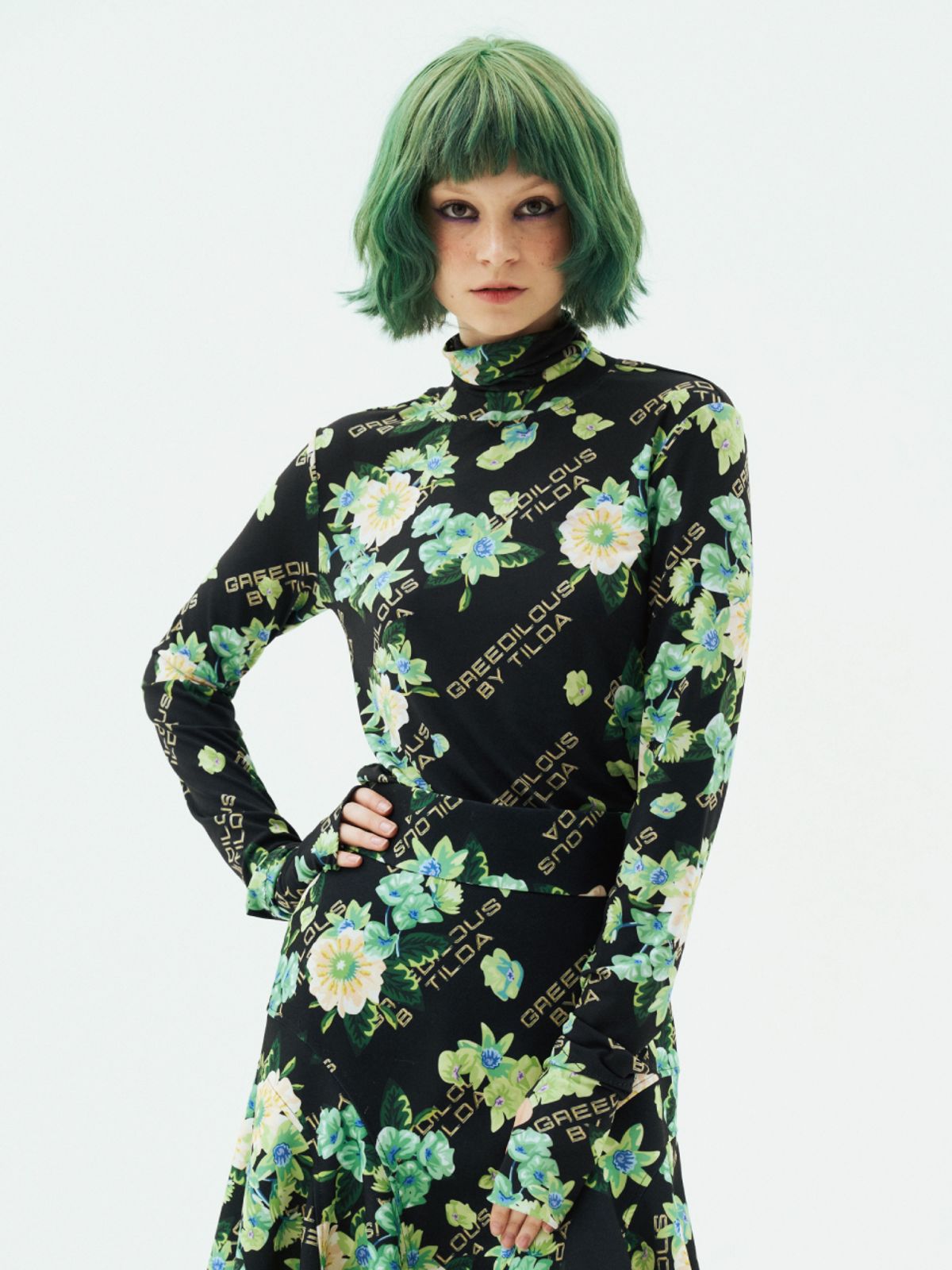 그리디어스(GREEDILOUS) Floral Turtleneck Finger Hole  long sleeve Top