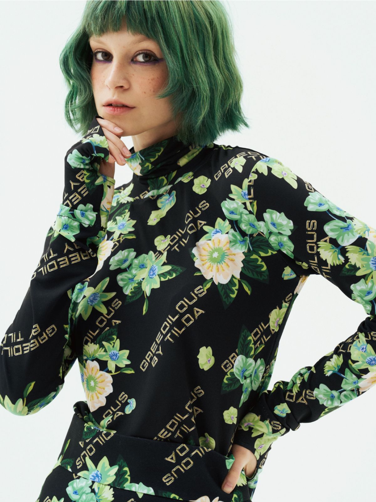 그리디어스(GREEDILOUS) Floral Turtleneck Finger Hole  long sleeve Top