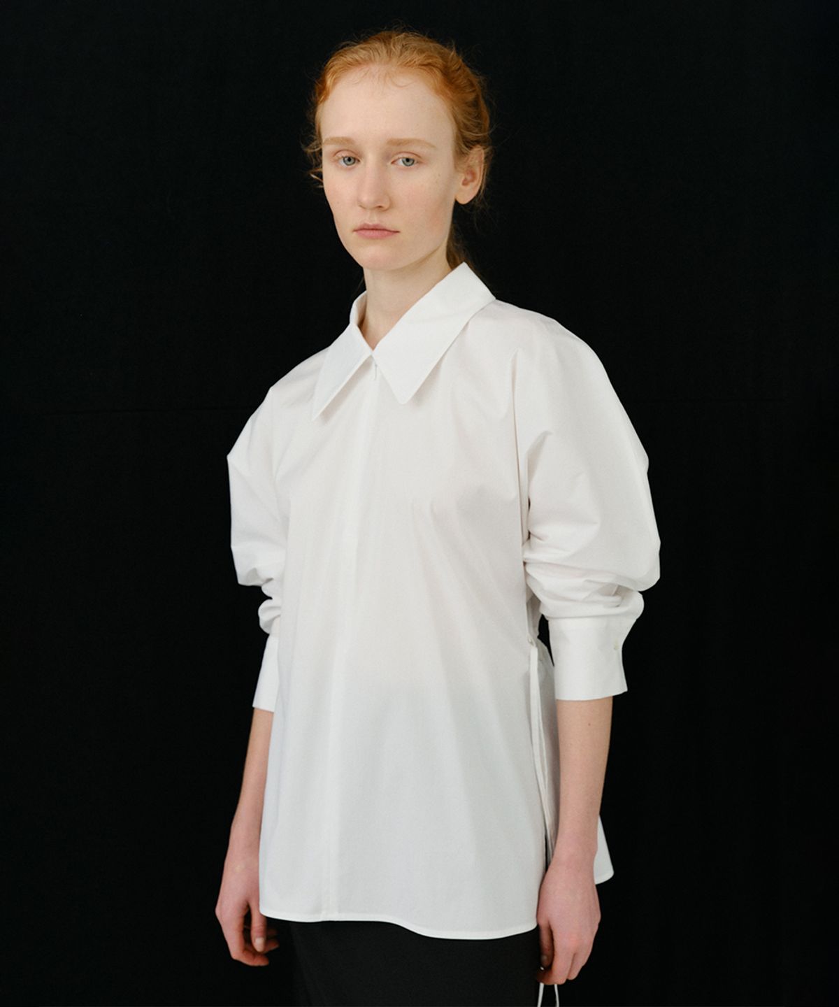 이아(EAAH) DRAWSTRING BLOUSE (WHITE)