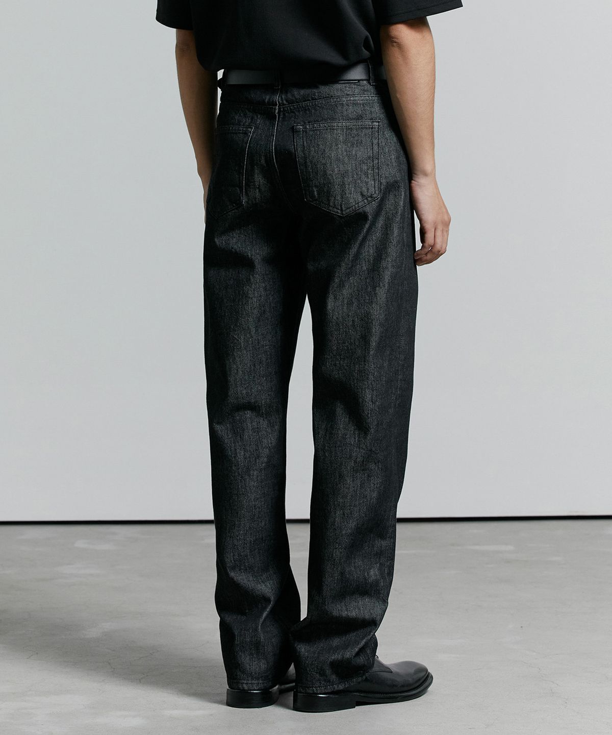 브랜디드(BRANDED) 611 HARD TWIST DENIM BLACK 1WASH JEANS [WIDE STRAIGHT]