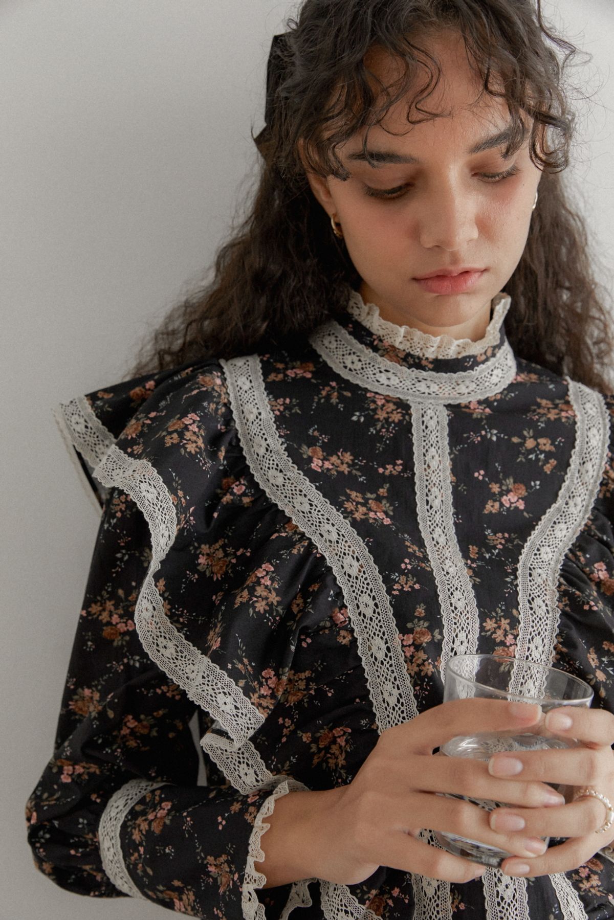 나루강(NARU KANG) Lace trim Floral Blouse