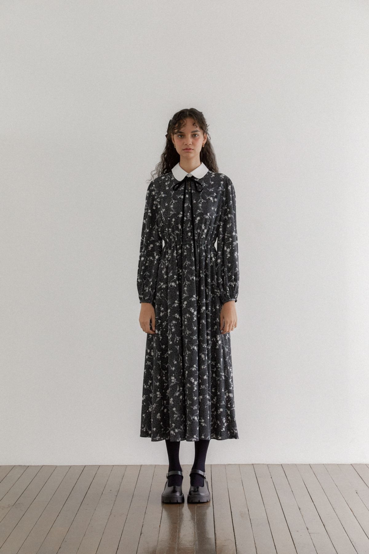 나루강(NARU KANG) White Collar Floral Maxi Dress